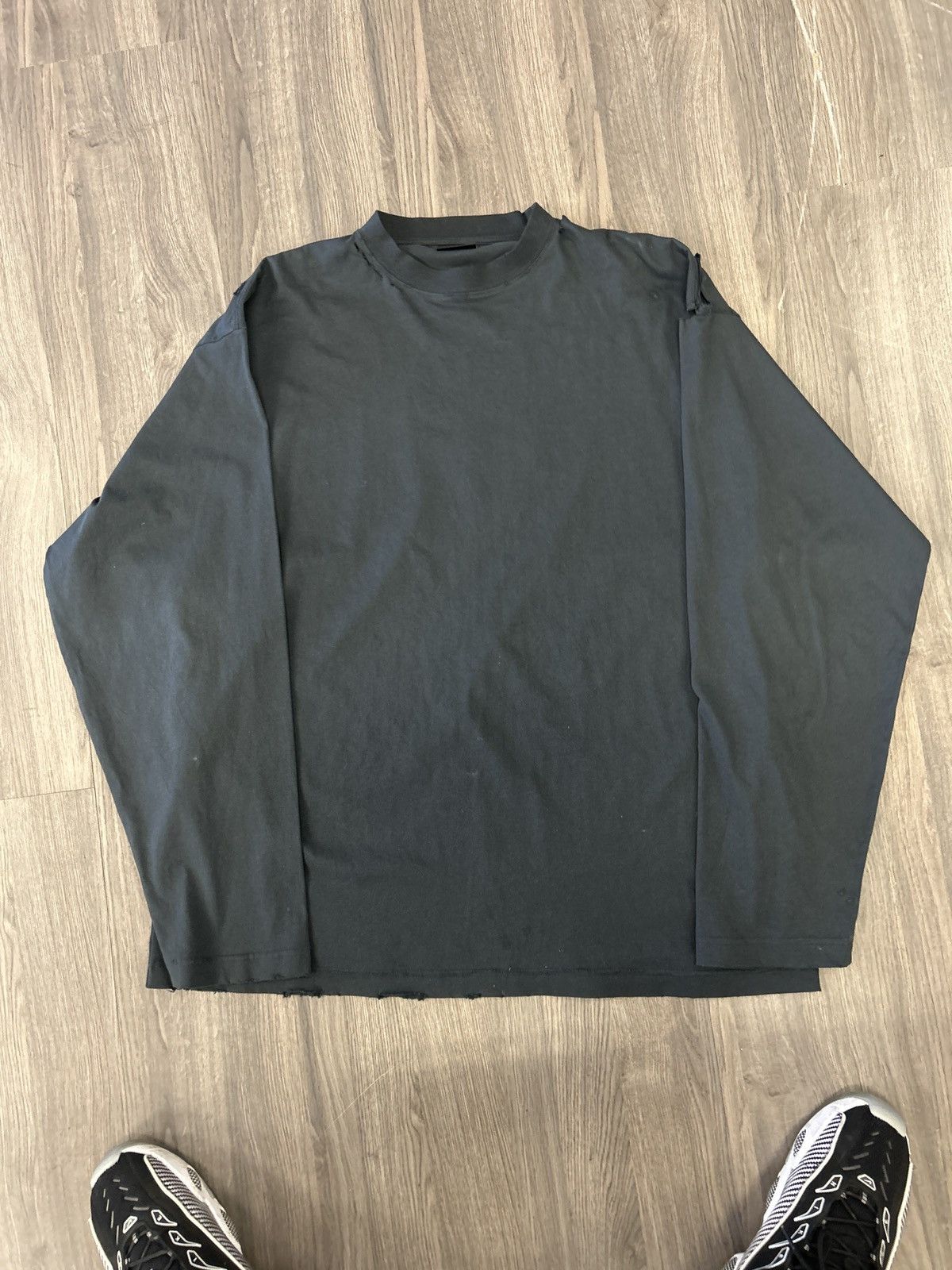 Balenciaga MEN'S SECURITY TAPE LOGO LONG SLEEVE OVERSIZED Size US S / EU 44-46 / 1 - 2 Thumbnail
