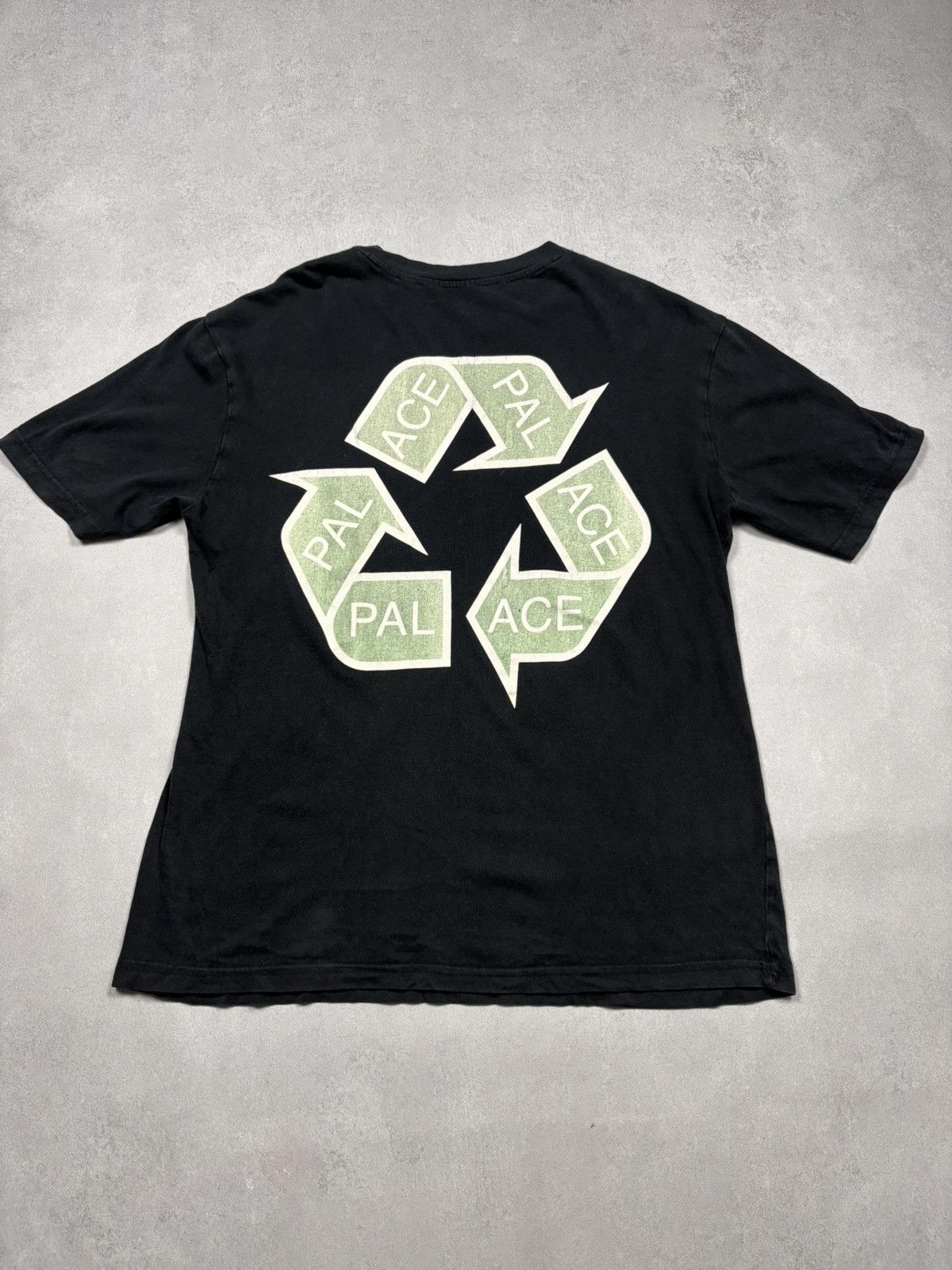 Palace Palace Skateboards Recycle Logo T-Shirt Black Streetwear Y2K Size US L / EU 52-54 / 3 - 1 Thumbnail
