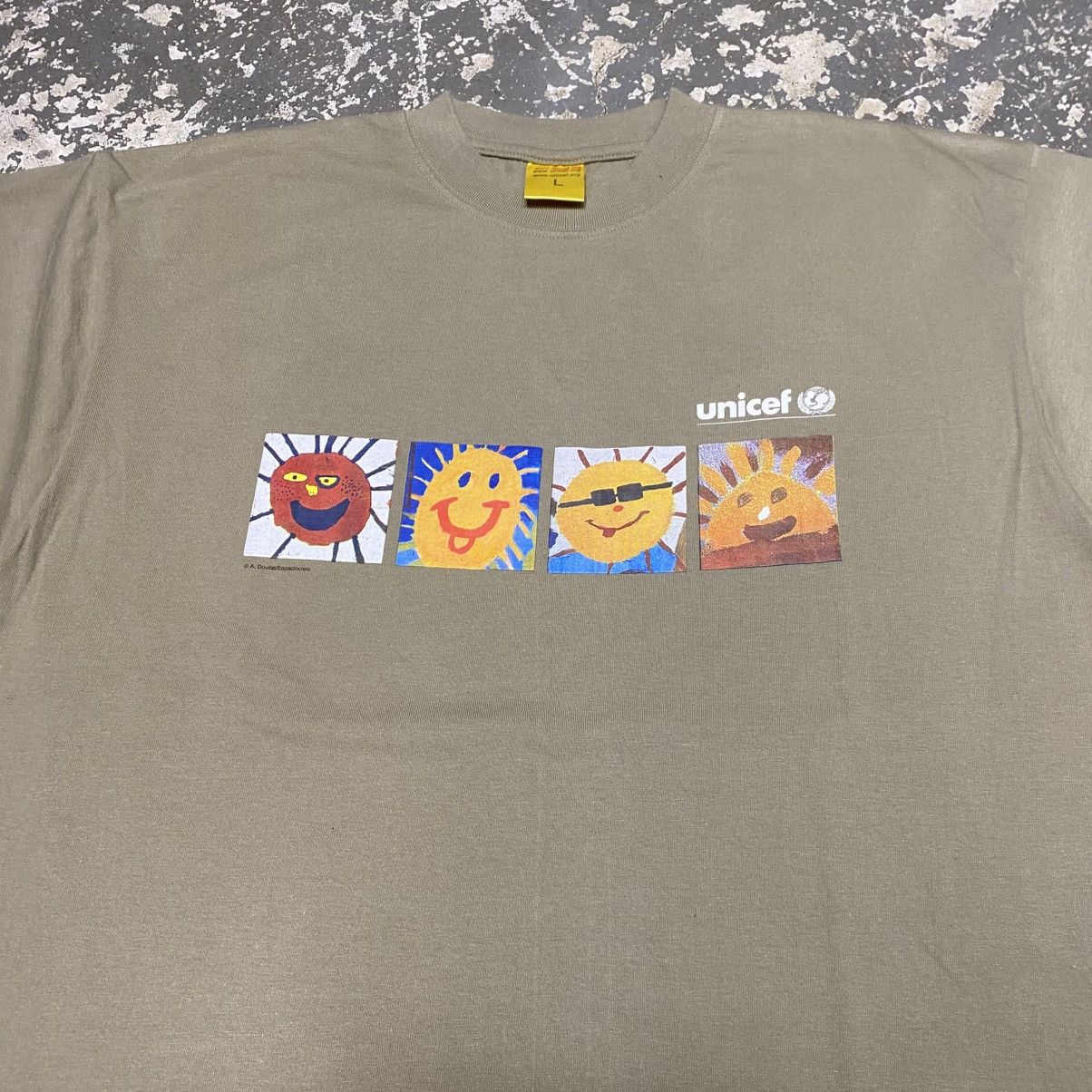 Supreme Vintage Unicef Smiley Face Art Box Logo Tshirt Size US L / EU 52-54 / 3 - 10 Thumbnail