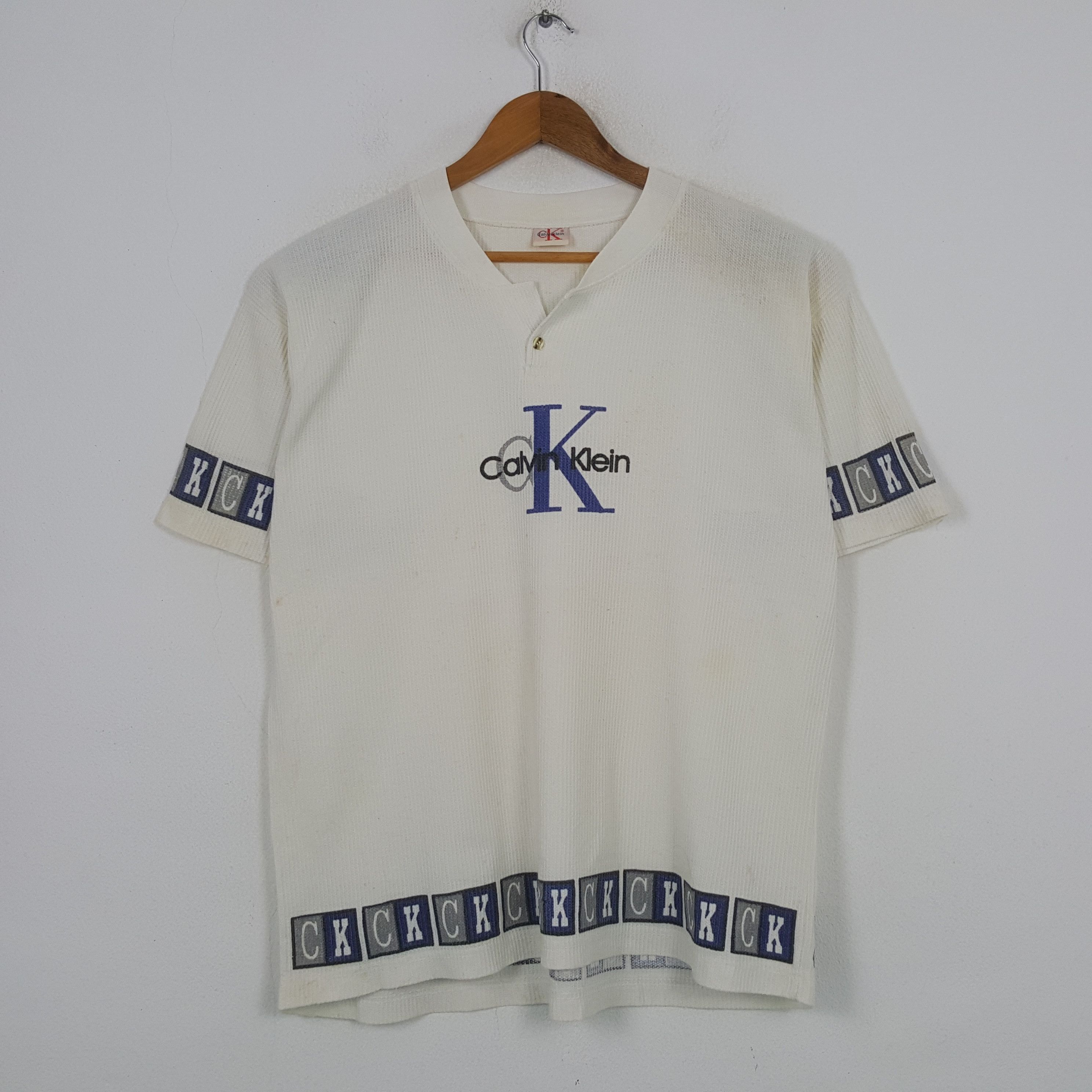 Calvin Klein Vintage Calvin Klein American Fashion Brand T-shirt RR4 Size US XL / EU 56 / 4 - 1 Thumbnail