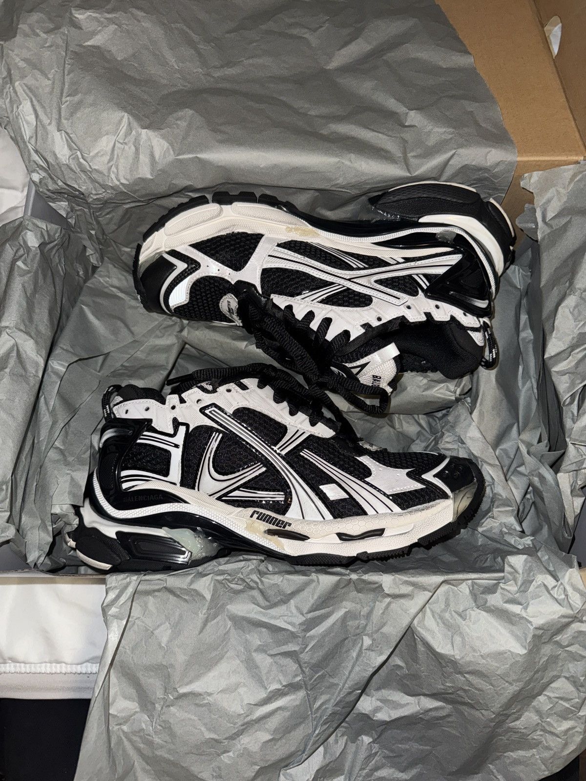 Balenciaga Balenciaga Runner Sneaker | White/Black Size US 6 / EU 39 - 2 Thumbnail