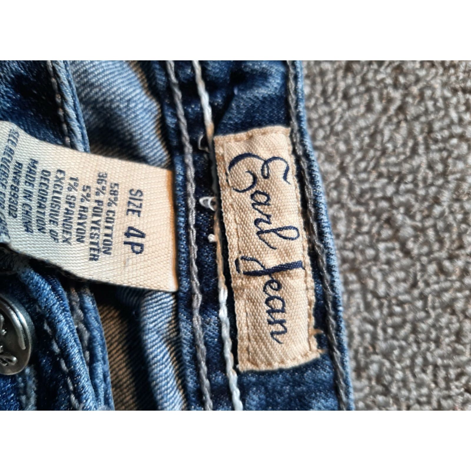 Vintage Earl Jeans Women's Capris Beaded Petite Size 6 Denim Blue Pants Capris Regular Zip Size 28" / US 6 / IT 42 - 2 Thumbnail