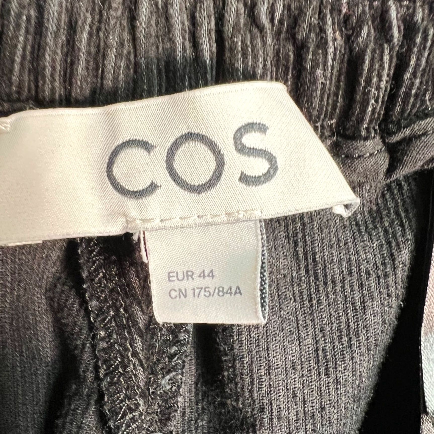 Cos COS Black Corduroy Elastic Waist Wide Tapered Leg Pants Womens 44 EUR Cinch Inseam 30 in Ankle Cotton Corduroy Vintage No (COS) Size 30" / US 8 / IT 44 - 3 Thumbnail