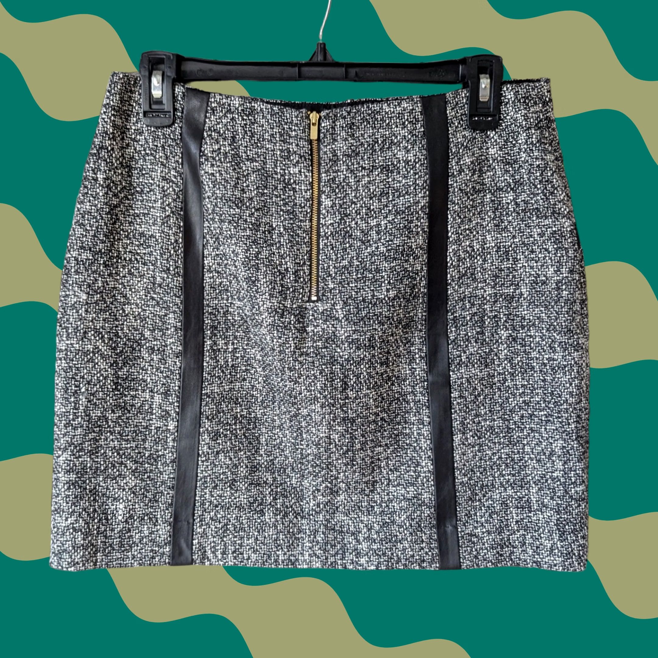 Banana Republic Banana Republic Skirt Black White Tweed Mini Zip Pockets Faux Leather Trim 6 Women Professional Office Siren Grunge Winter Fall Spring Vintage No Size 28" / US 6 / IT 42 - 1 Thumbnail