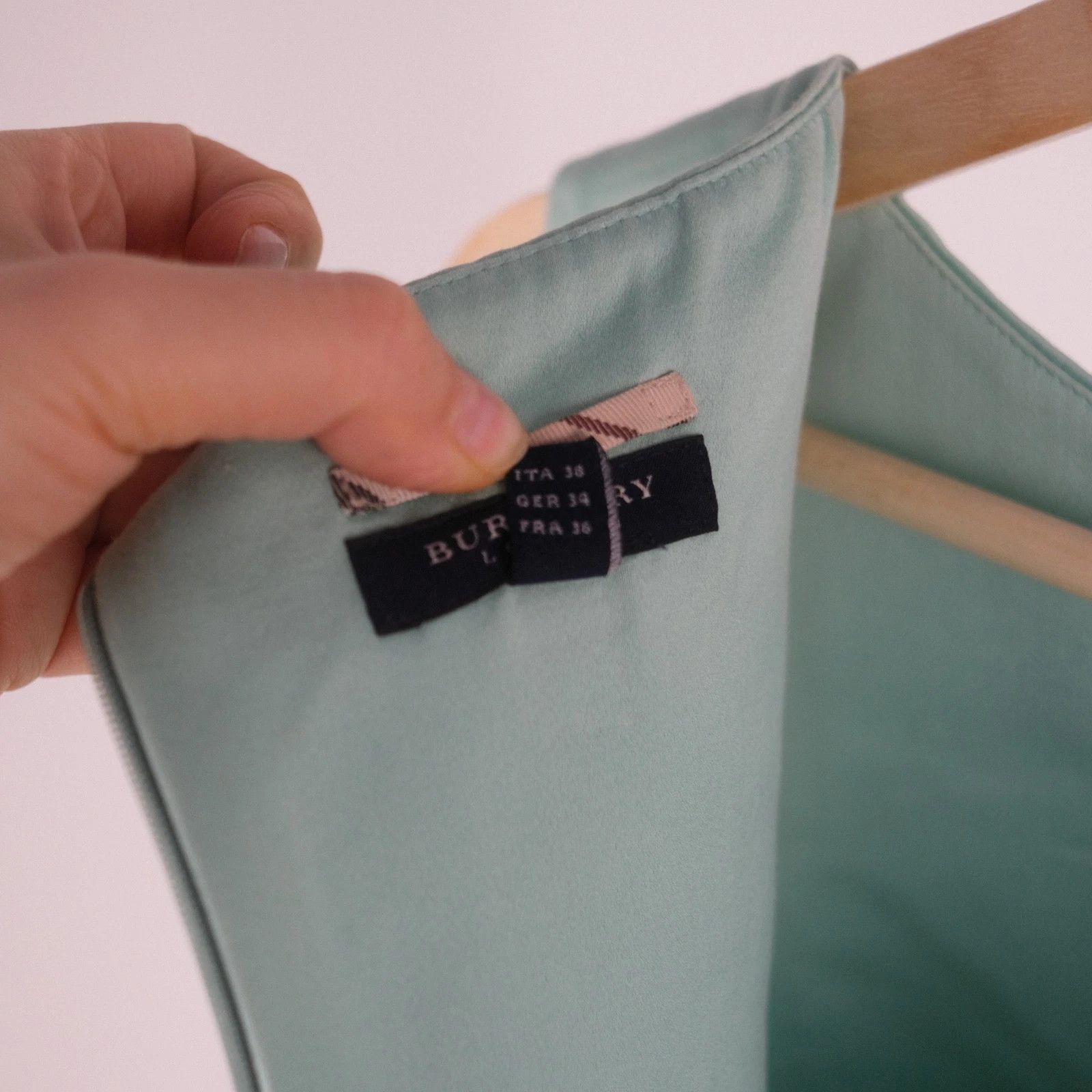 Burberry Burberry Mini Dress Satin Cotton Feel Size US 4 UK 6 IT 38 Size XS / US 0-2 / IT 36-38 - 2 Thumbnail