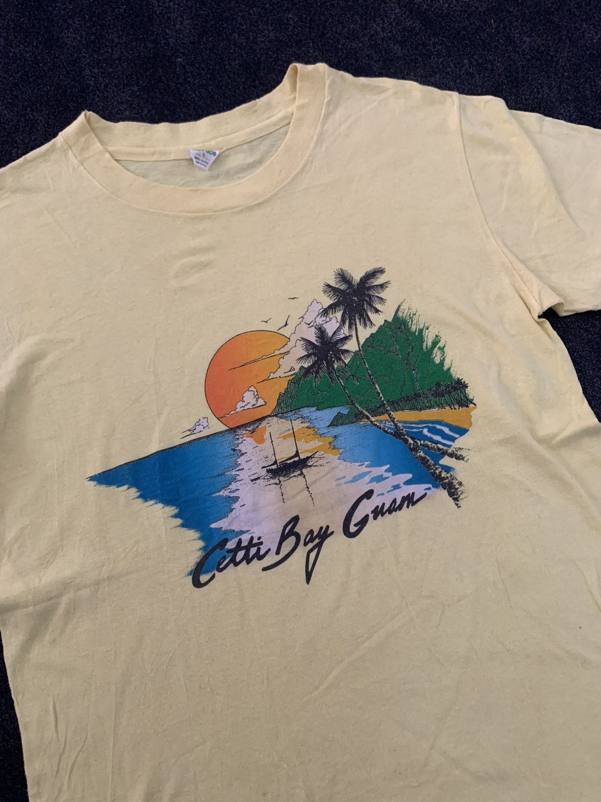 Vintage Vintage 80s/90s Heavy By Spruce Cetti Bay Guam Graphic Tee Size US L / EU 52-54 / 3 - 3 Thumbnail