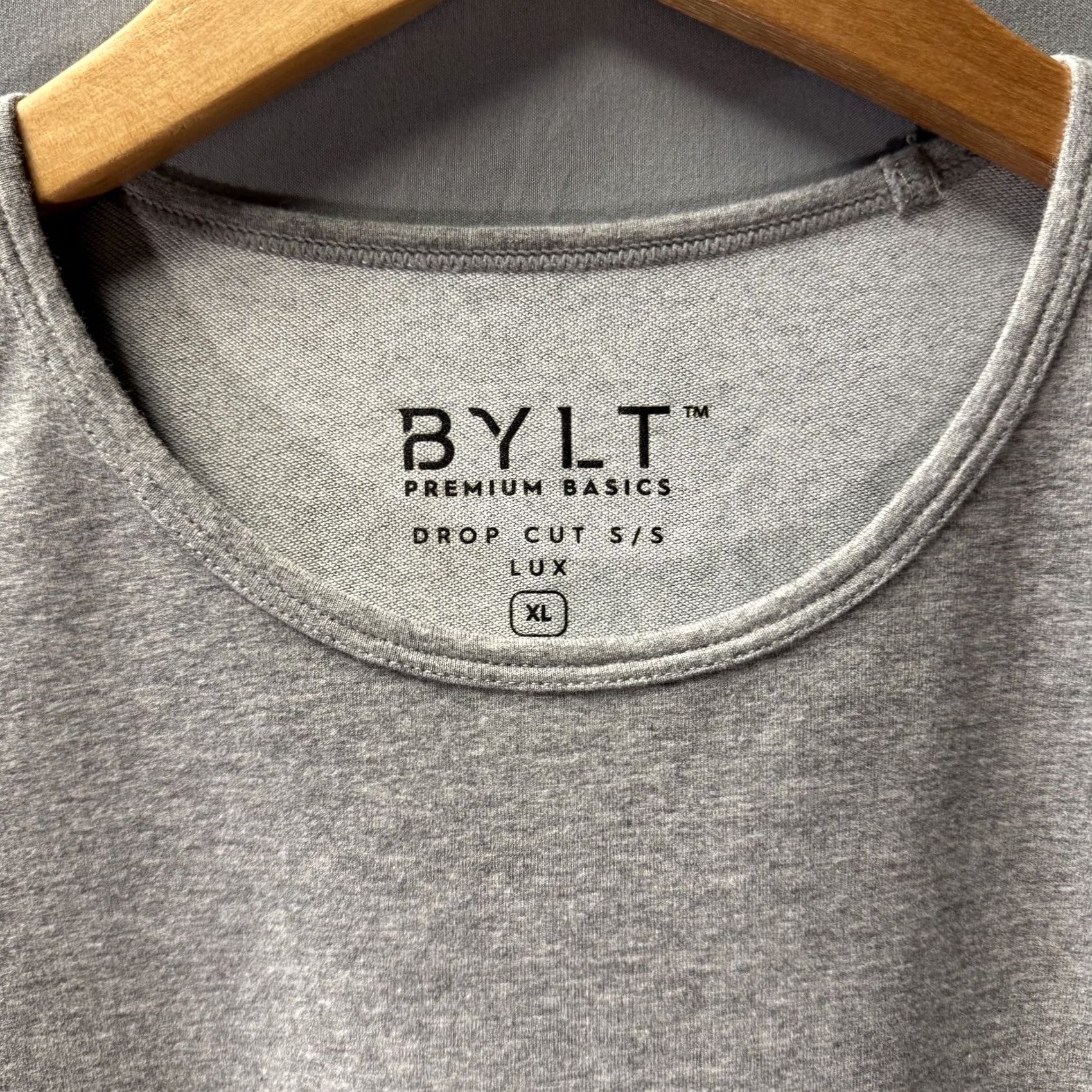 Asics BYLT Shirt Mens XL Gray Drop Cut S/S Lux Premium Basics Stretch Athletic Tee Size US XL / EU 56 / 4 - 4 Thumbnail