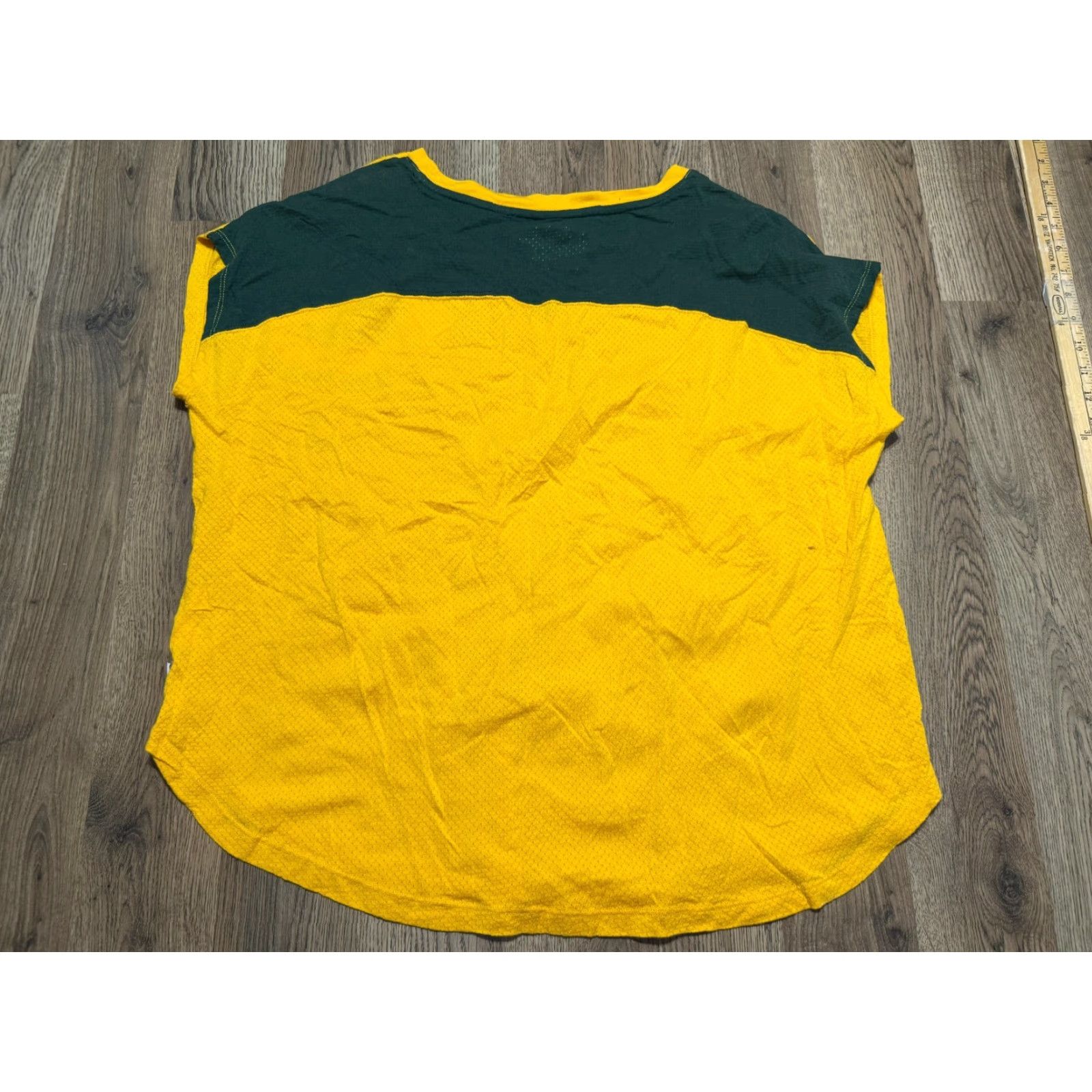 Vintage Touch Shirts Women's XL Tank Yellow V-Neck Wisconsin Green Bay Packers Size XL / US 12-14 / IT 48-50 - 4 Thumbnail