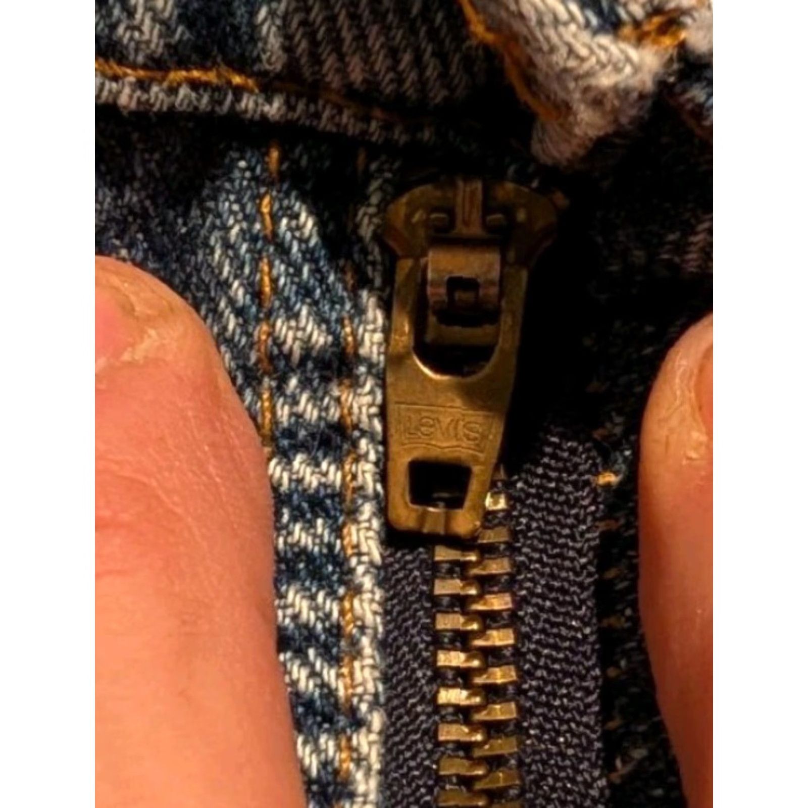 Levi's VINTAGE Levi's 560 Jeans Mens 34x35 Blue Denim Distressed 5-Pocket Regular Fit Tapered Leg USA Made 90s Denim Pants Size US 34 / EU 50 - 7 Thumbnail