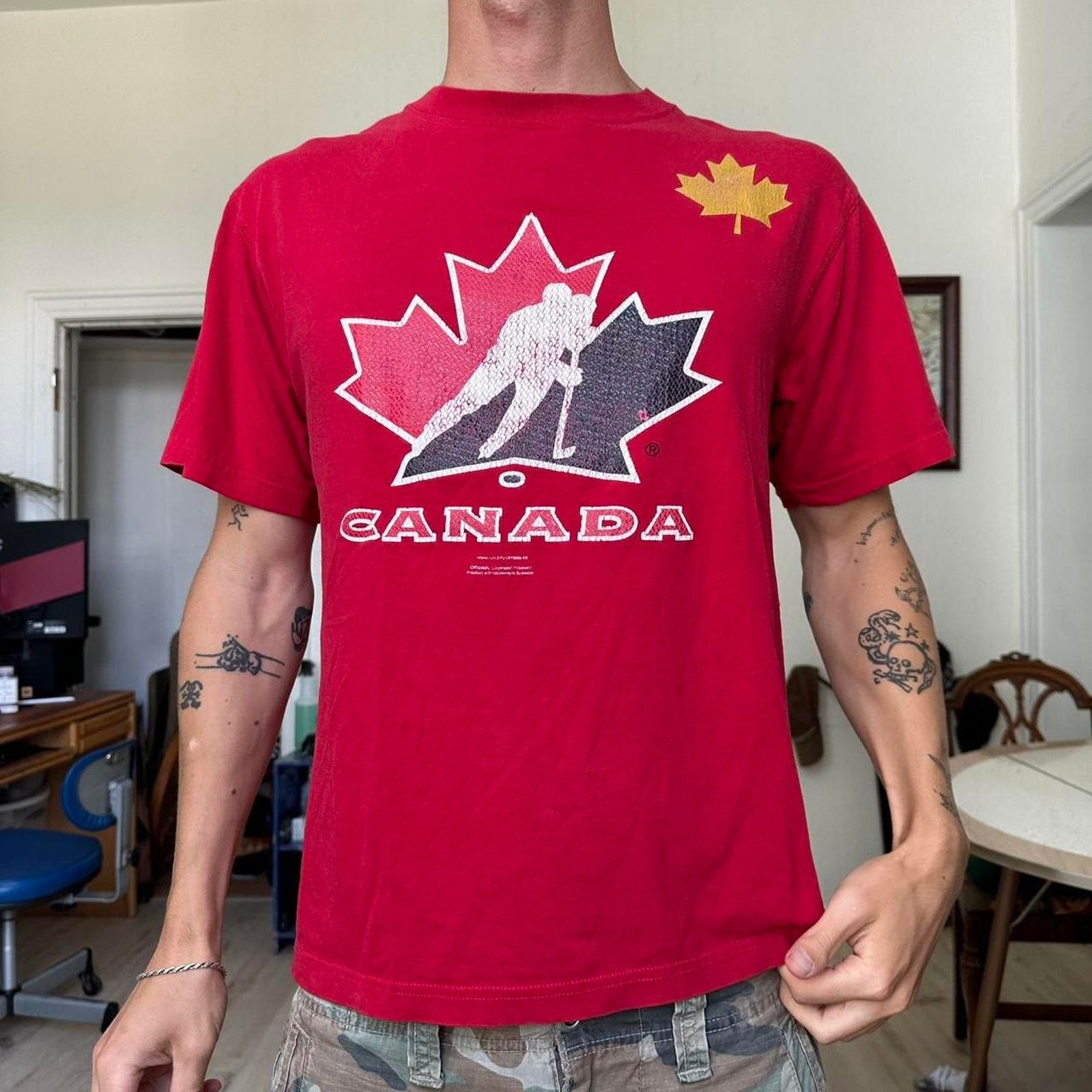 Vintage 90s 00s Canada Hockey NHL Maple Leaf Graphic Tee