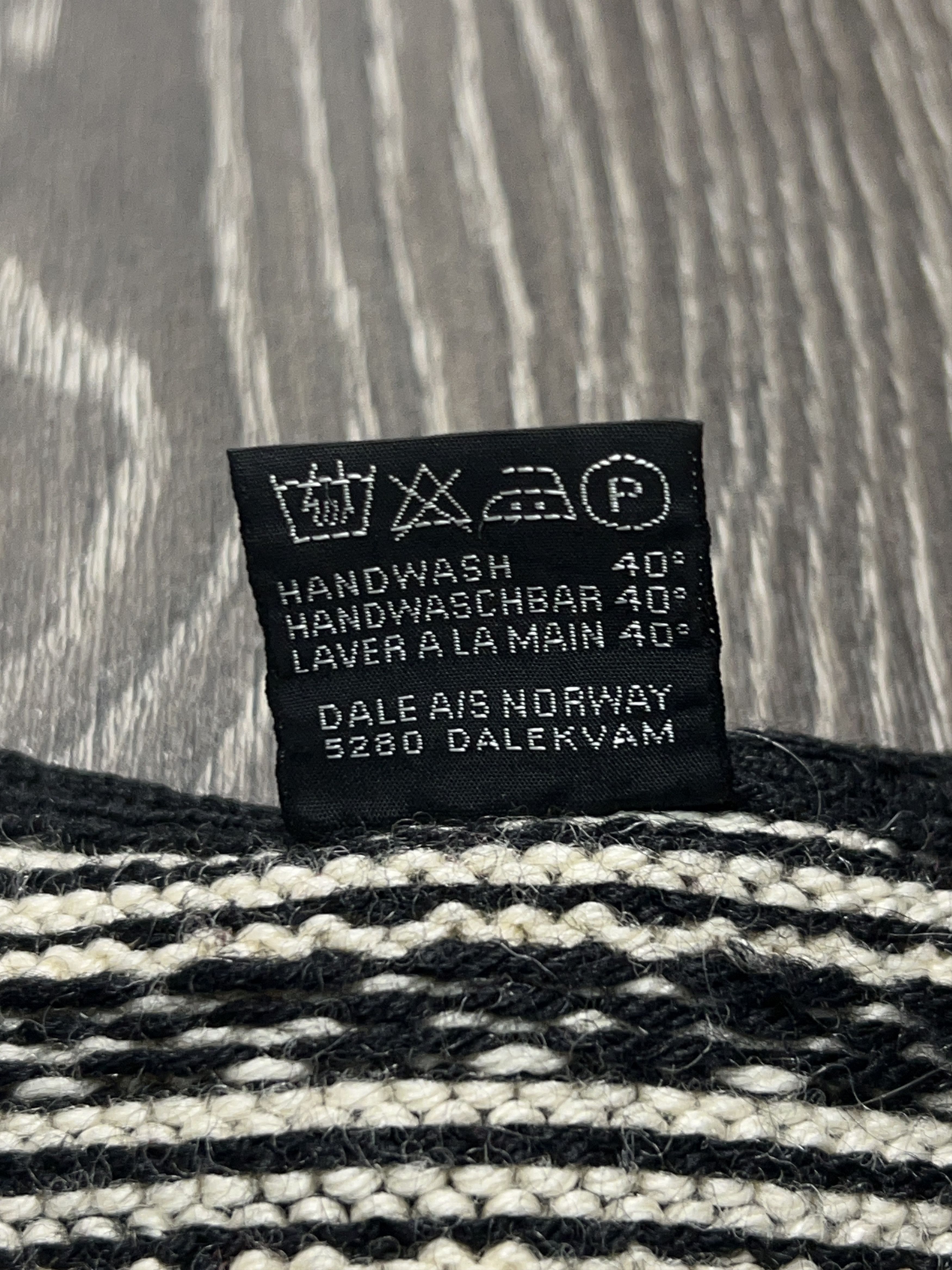 Traditional Weatherwear Wool Knit Clasp Cardigan Sweater Traditional Size 50 M Size US M / EU 48-50 / 2 - 6 Thumbnail