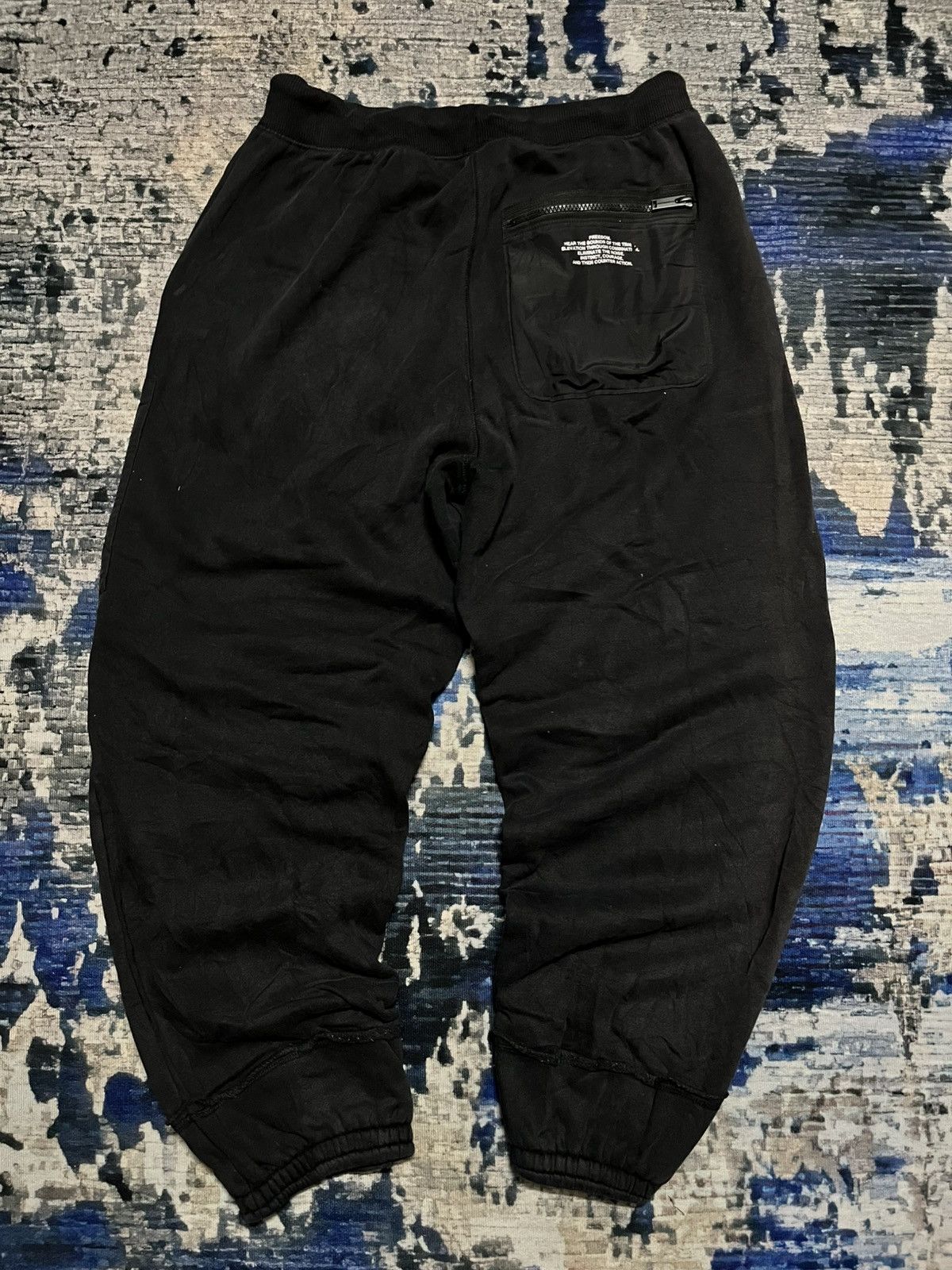 GU × Undercover 🔥GU x Undercover Side Pocket Baggy Sweetpants Size US 33 - 2 Thumbnail