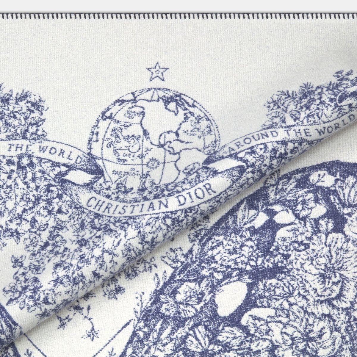 Dior o1bcso1str0226 Size:OS/The World Blanket in White/Blue Size ONE SIZE - 3 Thumbnail