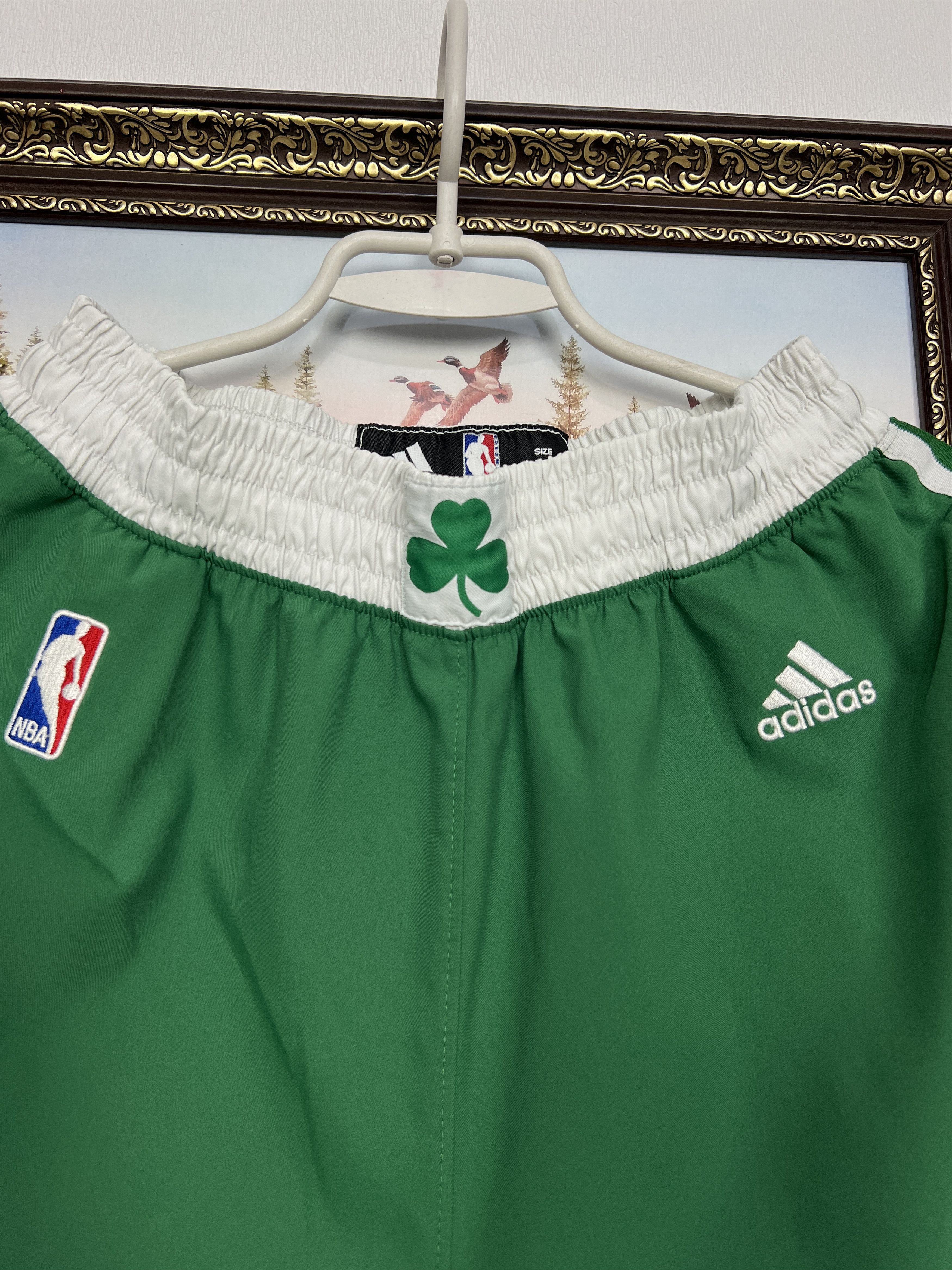 Adidas Vintage Adidas Boston Celtics NBA Athletic Shorts Sport Rare Size US 32 / EU 48 - 4 Thumbnail