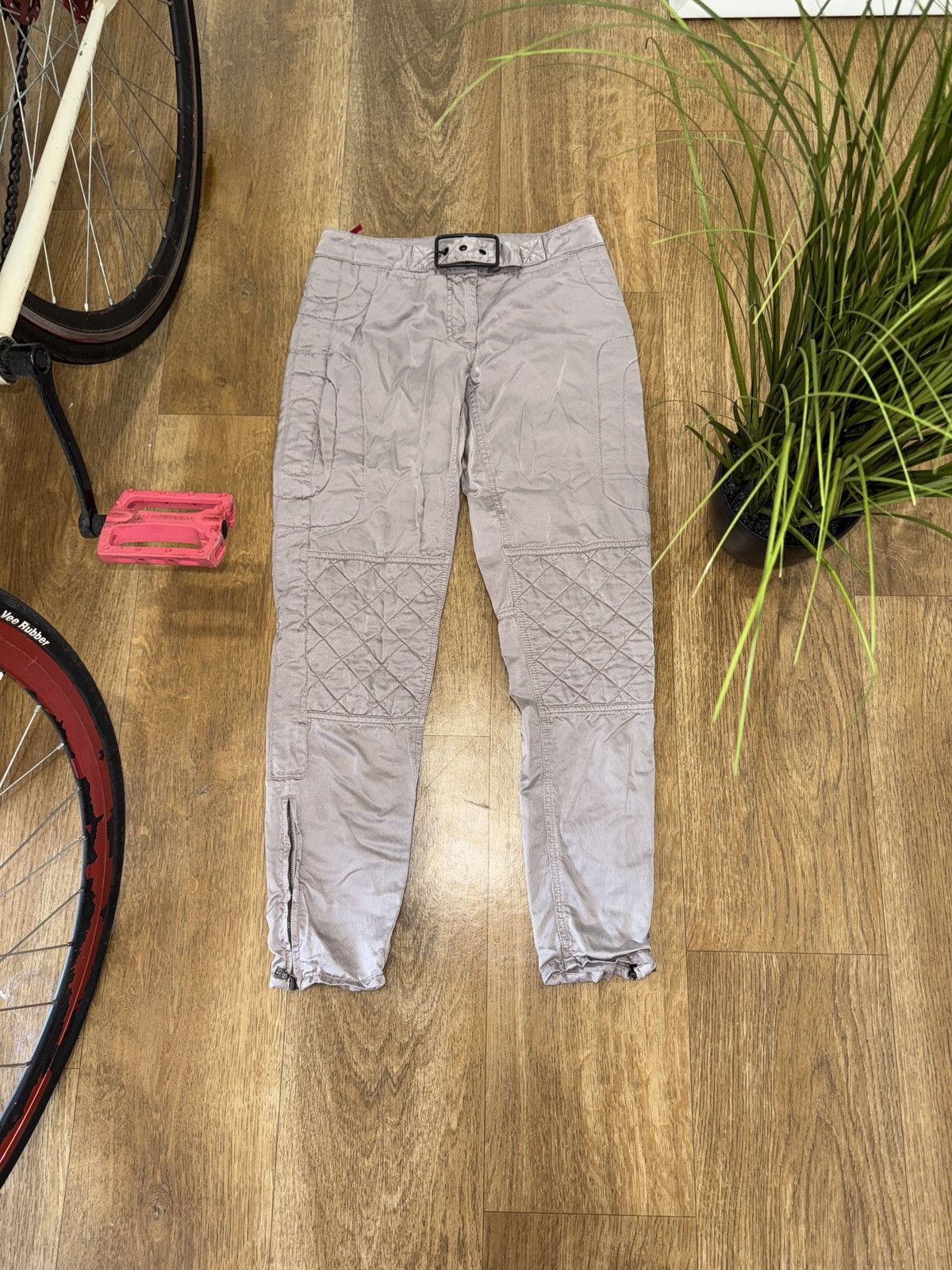 Prada PRADA NYLON QUILTED VINTAGE WMNS PANTS Size 26" / US 2 / IT 38 - 1 Thumbnail