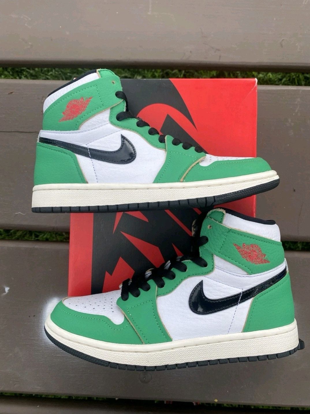 Jordan Brand Wmns Nike Air Jordan Retro 1 High OG Lucky Green Size 6 Size US 6 / IT 36 - 3 Thumbnail