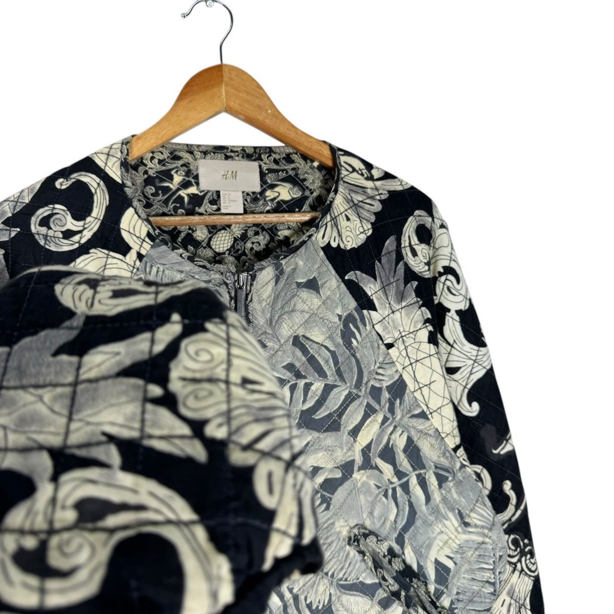H&M ☀️H&M POP ART CROPPED BOMBER JACKET Size M / US 6-8 / IT 42-44 - 5 Thumbnail