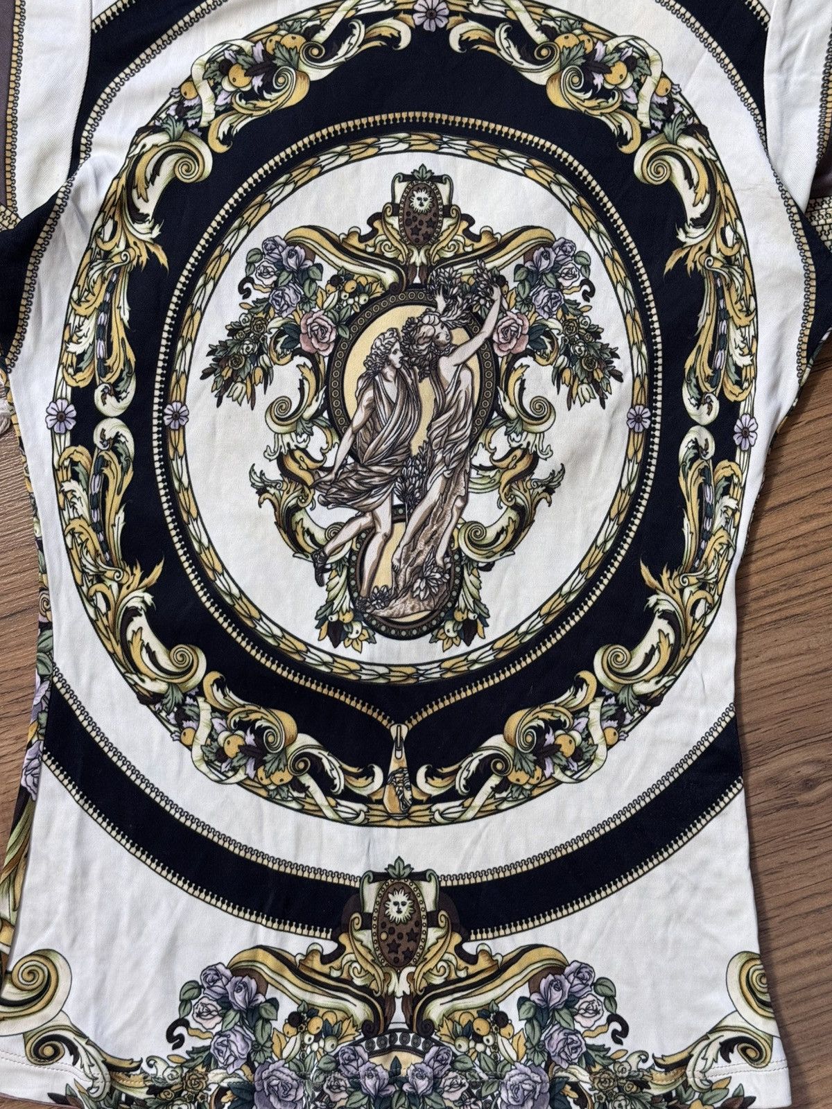 Versace VINTAGE VERSACE FULL PRINTED 2000s TEE SHIRT Size S / US 4 / IT 40 - 6 Thumbnail