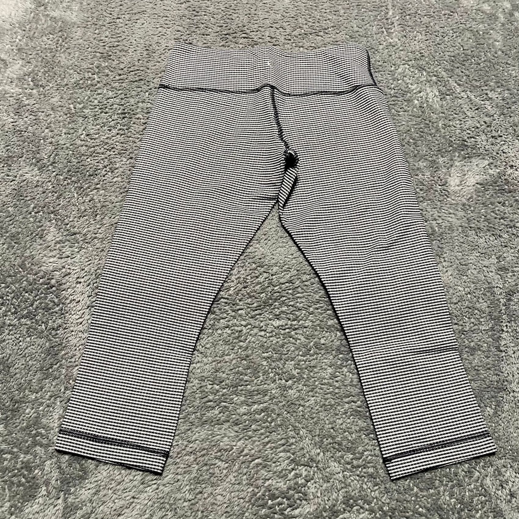Lululemon Lululemon Leggings Capri Womens 6 Gingham Crop White Capris? Size 28" / US 6 / IT 42 - 3 Thumbnail