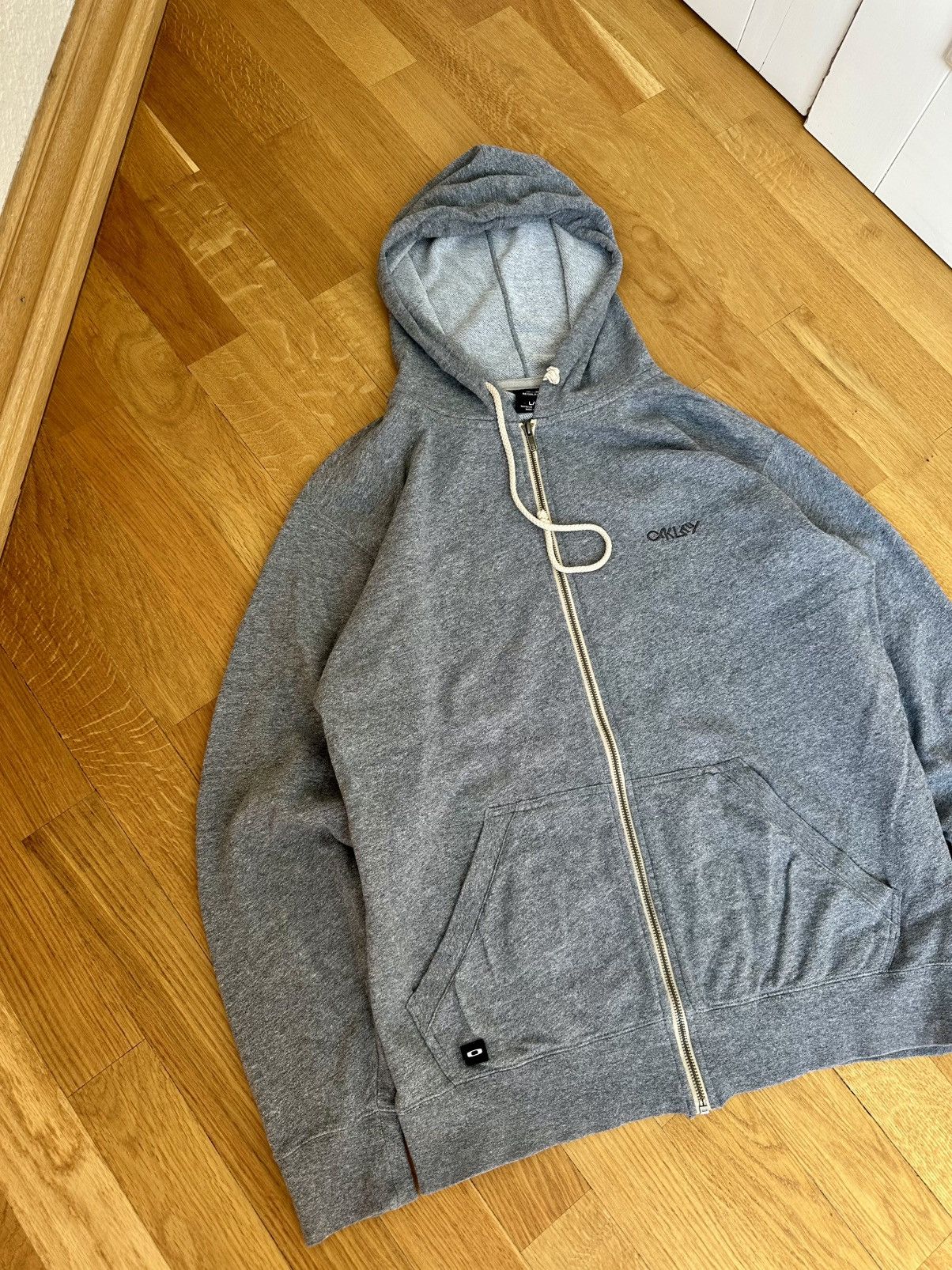 Oakley Vintage Oakley Hoodie Gray Logo Streetwear Fit Size US L / EU 52-54 / 3 - 2 Thumbnail