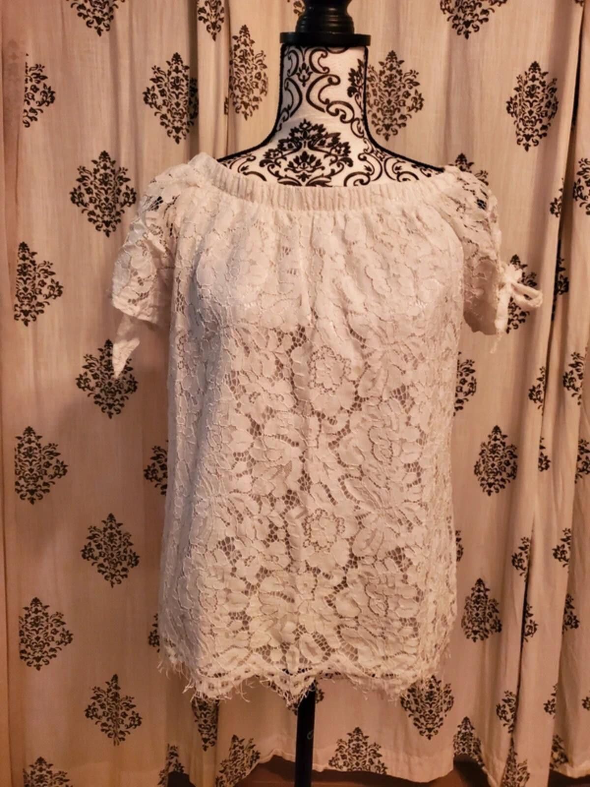 Other Beautiful Lace Top Size M / US 6-8 / IT 42-44 - 1 Thumbnail