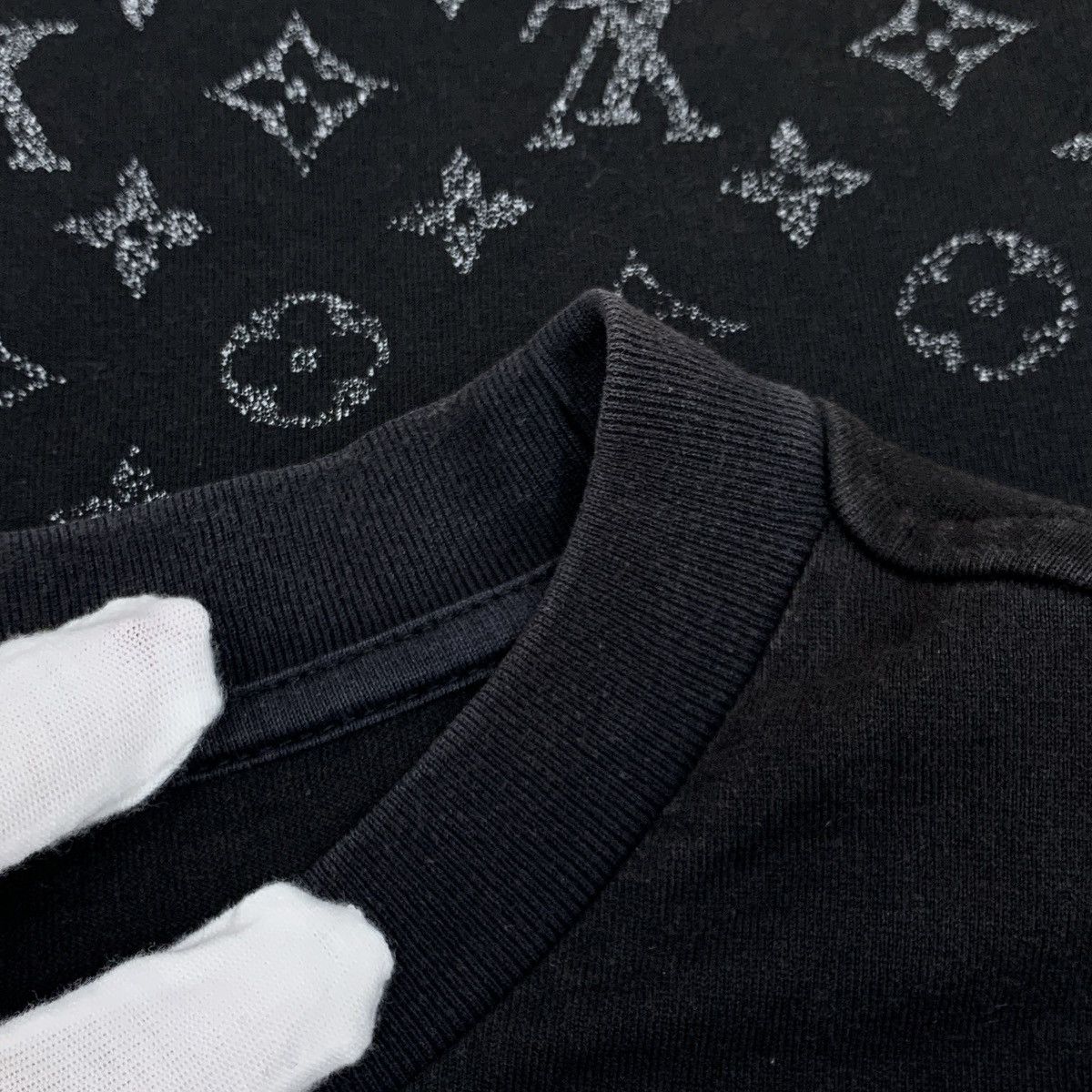 Louis Vuitton Louis Vuitton 23 collection Black Logo Gradient T-Shirt Size US XL / EU 56 / 4 - 5 Thumbnail