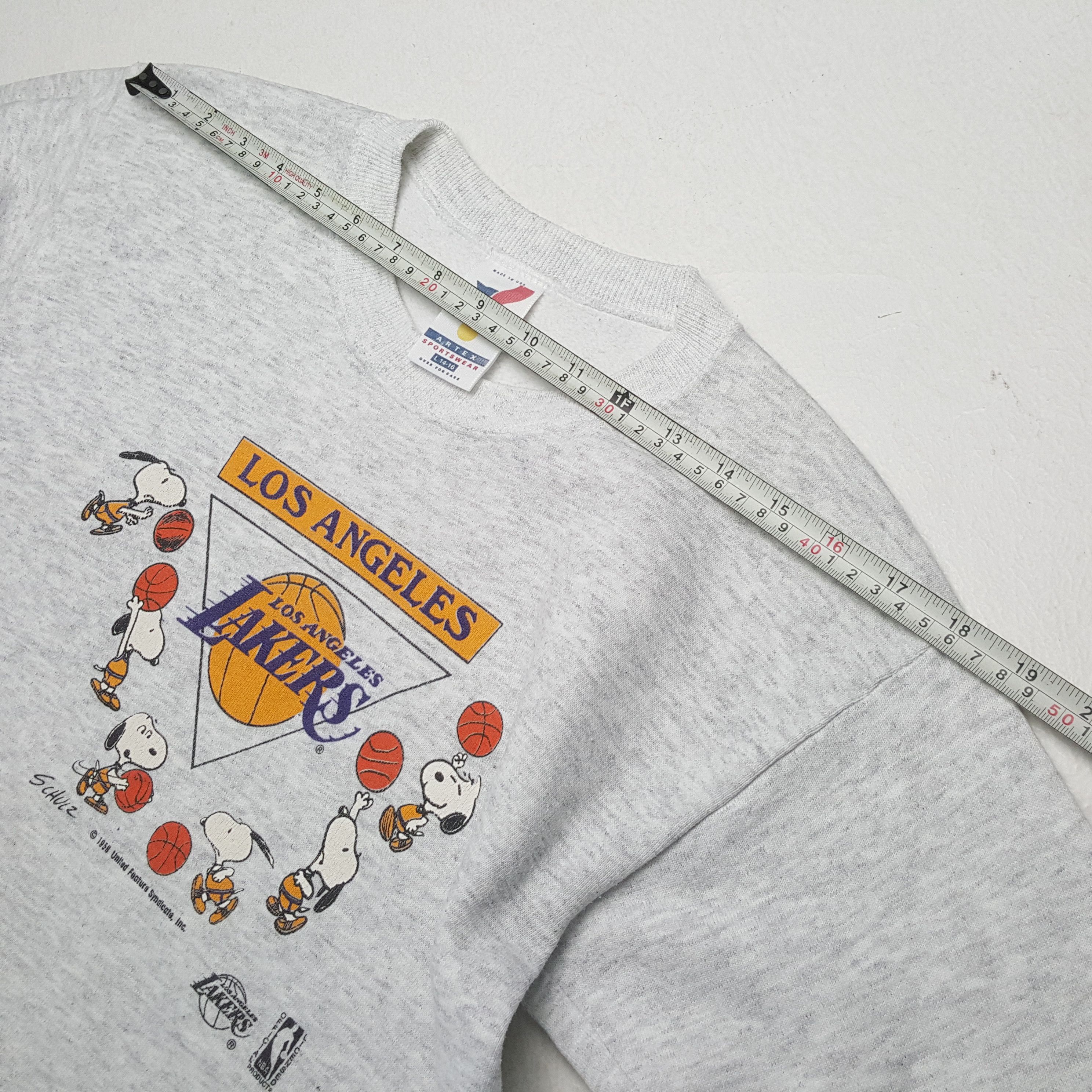 NBA × Vintage LAKERS LOS ANGELES NBA X Snoopy Cartoon Vintage Sweatshirt Size XS / US 0-2 / IT 36-38 - 4 Thumbnail