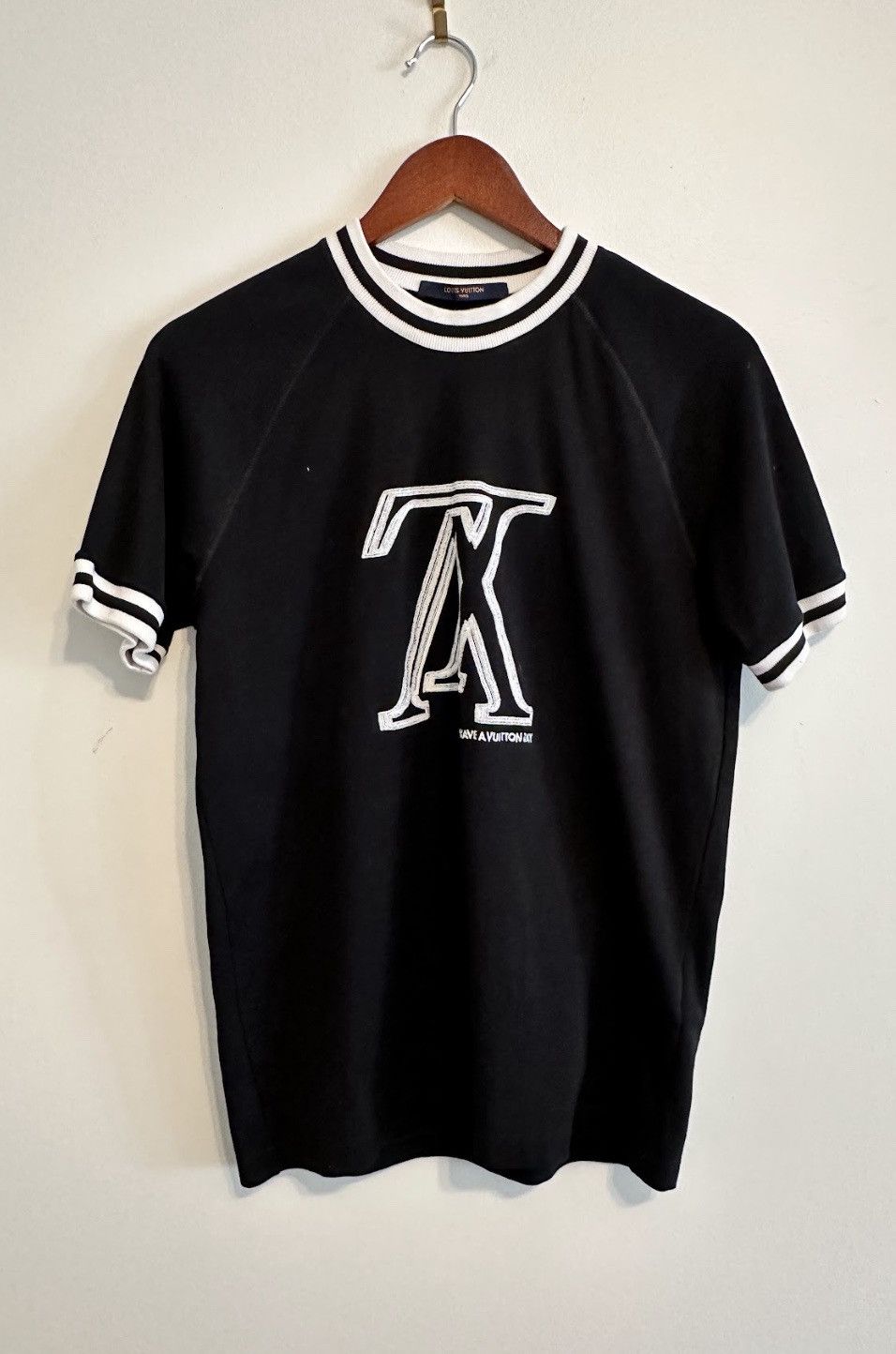 Louis Vuitton Louis V. T-shirt Size US S / EU 44-46 / 1 - 4 Thumbnail