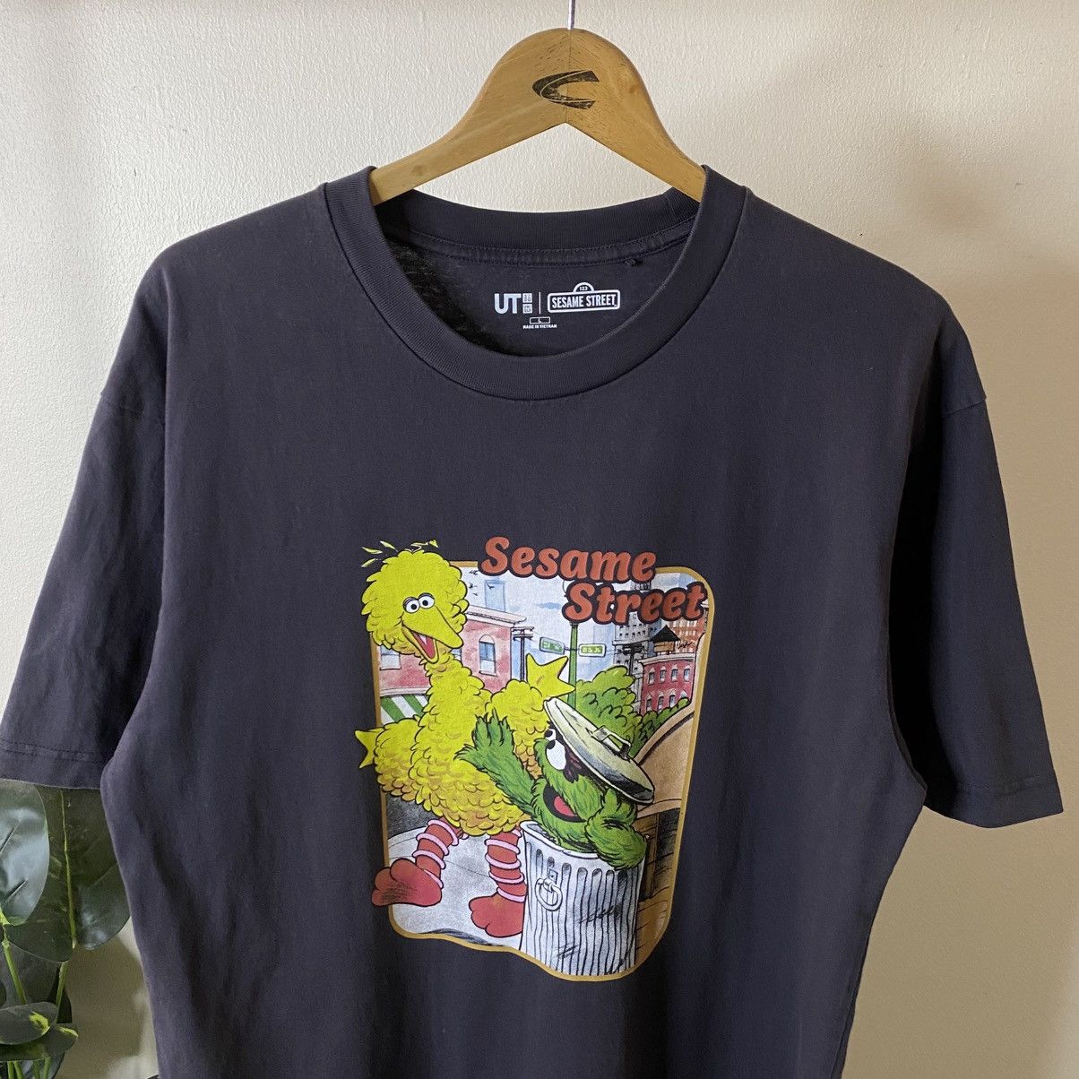 Uniqlo Uniqlo UT x Sesame Street Collaboration Dark Grey T Shirt Size US M / EU 48-50 / 2 - 2 Thumbnail