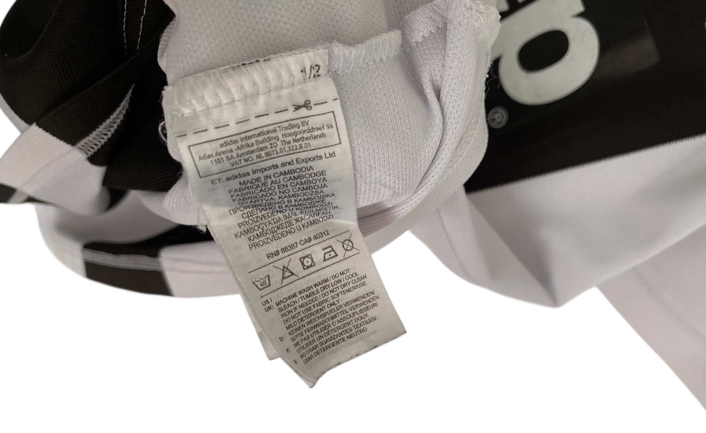 Adidas 2018 Juventus FC home jersey Size US L / EU 52-54 / 3 - 4 Thumbnail