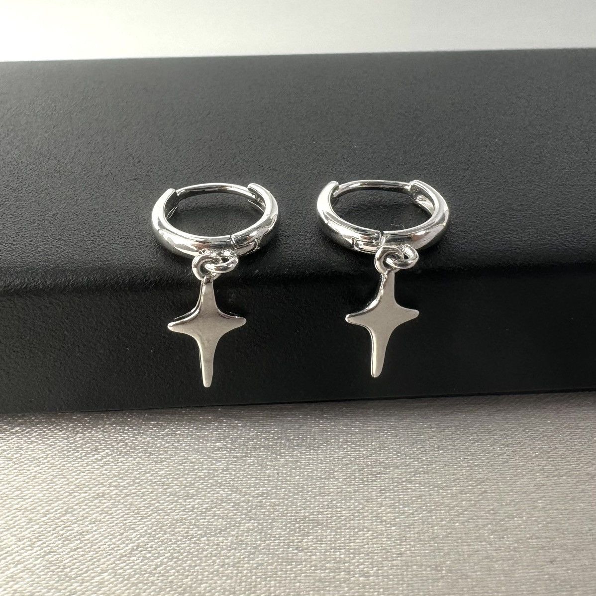 Designer Star Dangle Drop Earrings for Men Women Unisex Style Size ONE SIZE - 2 Thumbnail