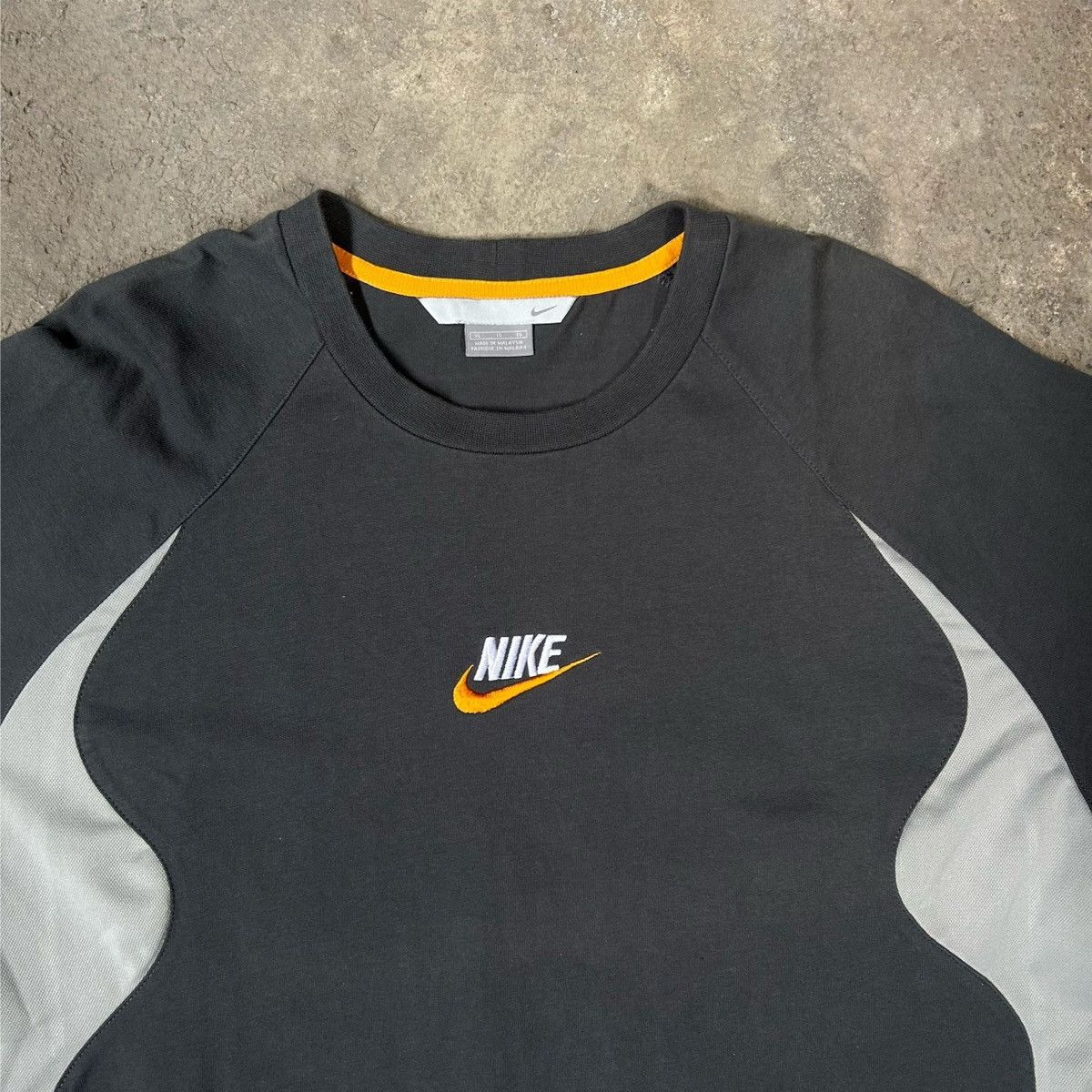 Jordan Brand × Nike 2000s Y2K Nike Middle Swoosh T-Shirt Size US XL / EU 56 / 4 - 2 Thumbnail