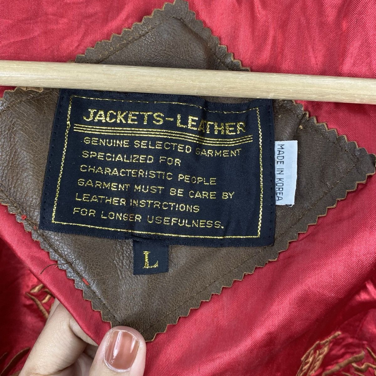 Vintage Vintage DISTRESSED Leather Bomber Jacket Military Patch Size US L / EU 52-54 / 3 - 11 Thumbnail