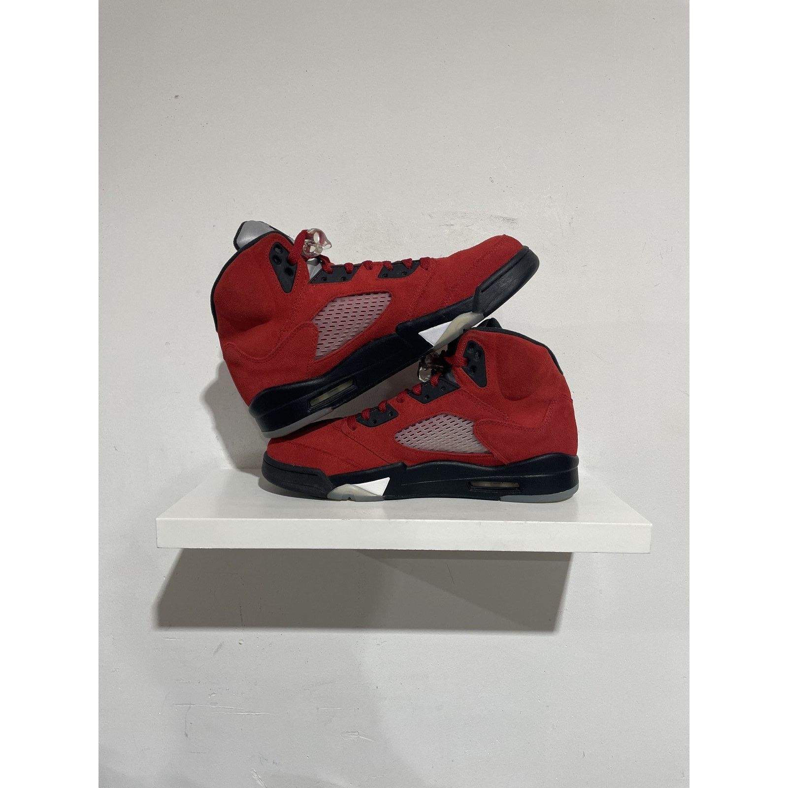 Jordan Brand NIKE JORDAN 5 RAGING BULL RED 2021 SIZE 10 PREOWNED Size US 10 / EU 43 - 2 Thumbnail