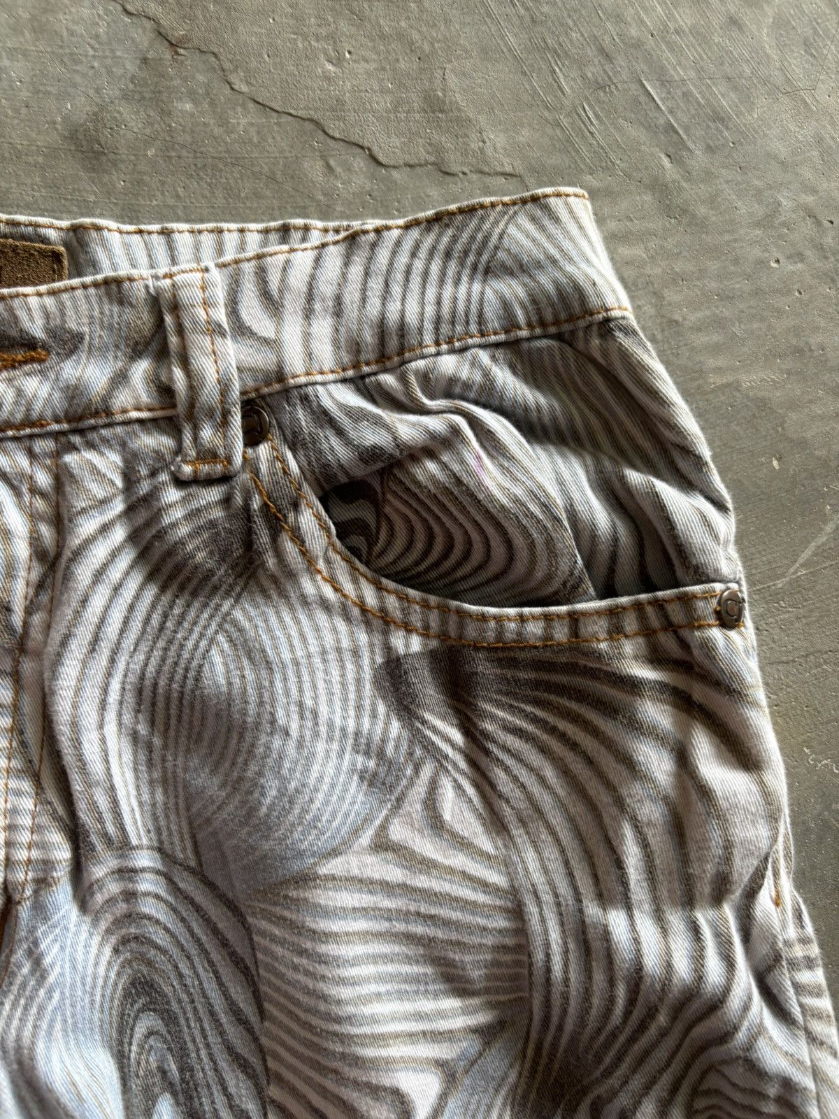 Other flared crest jeans zebra illusion art cavalli inspired Size US 28 / EU 44 - 6 Thumbnail