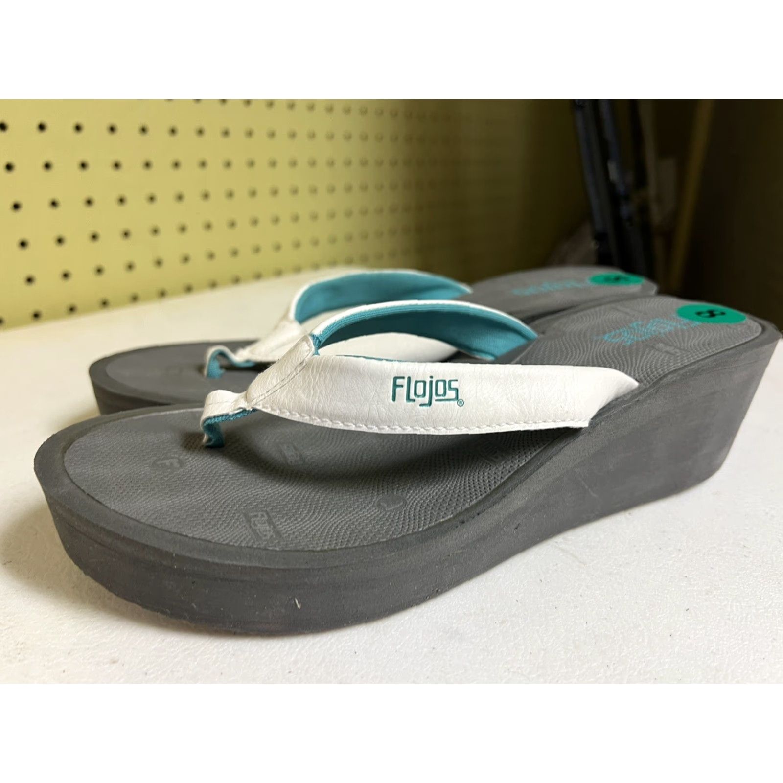 Vintage Flojos Women’s Sandal 8 Gray Wedge Thong Olivia NWT Size US 8 / IT 38 - 6 Thumbnail