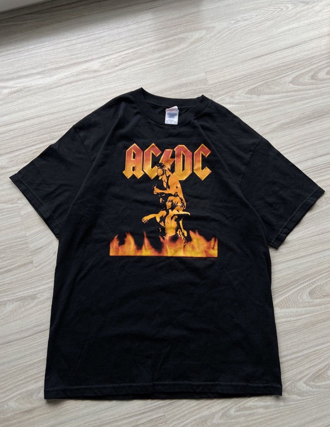 Band Tees ACDC 2005 Licence Band Tee vintage opium flames 00s Size US L / EU 52-54 / 3 - 1 Thumbnail