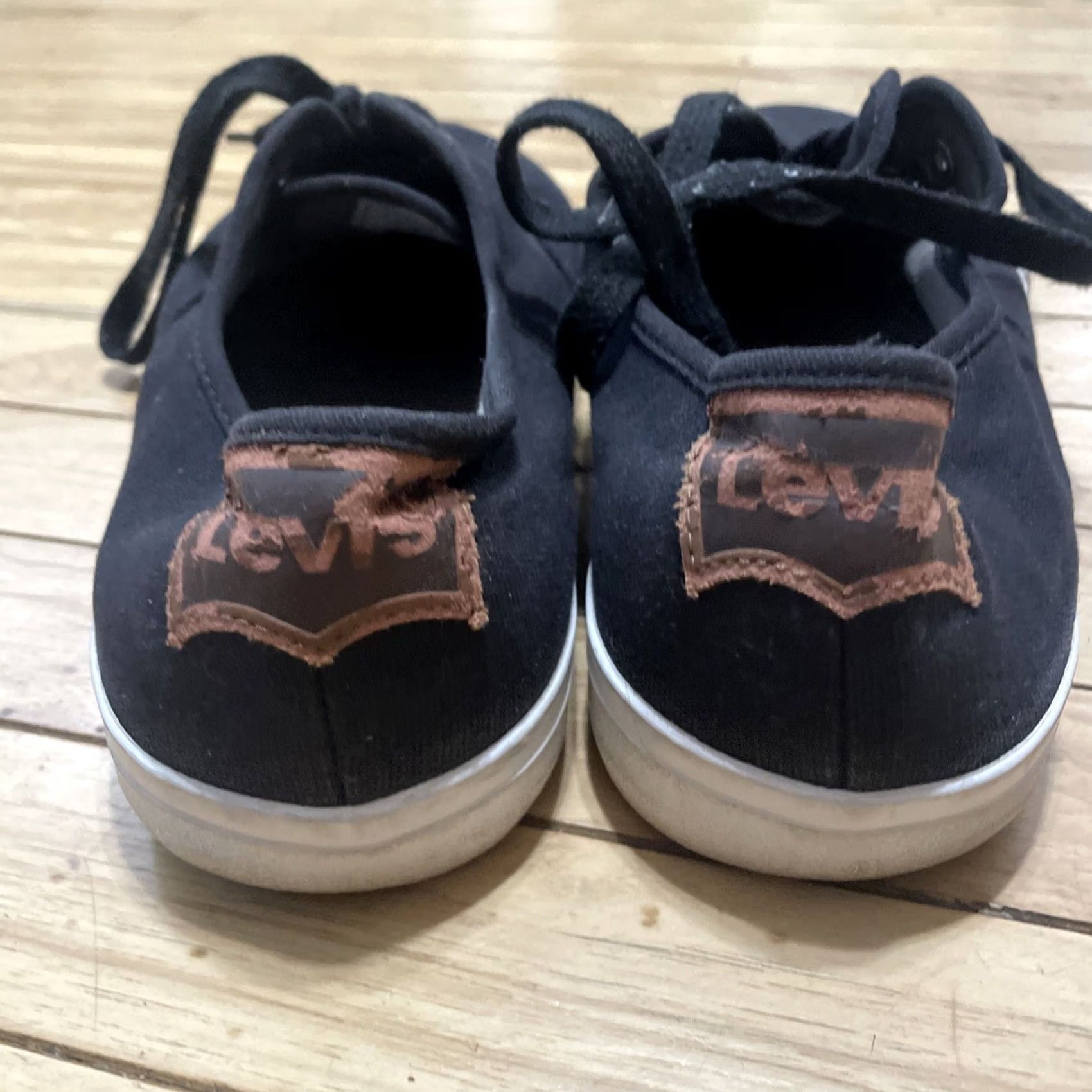 Levi's Levi's Mens Black Low Top Fashion Sneakers Lace Up Casual Shoes Size 13 Black Sneakers Men’s 13 Levi's Low-Top Shoe Size US L / EU 52-54 / 3 - 7 Thumbnail
