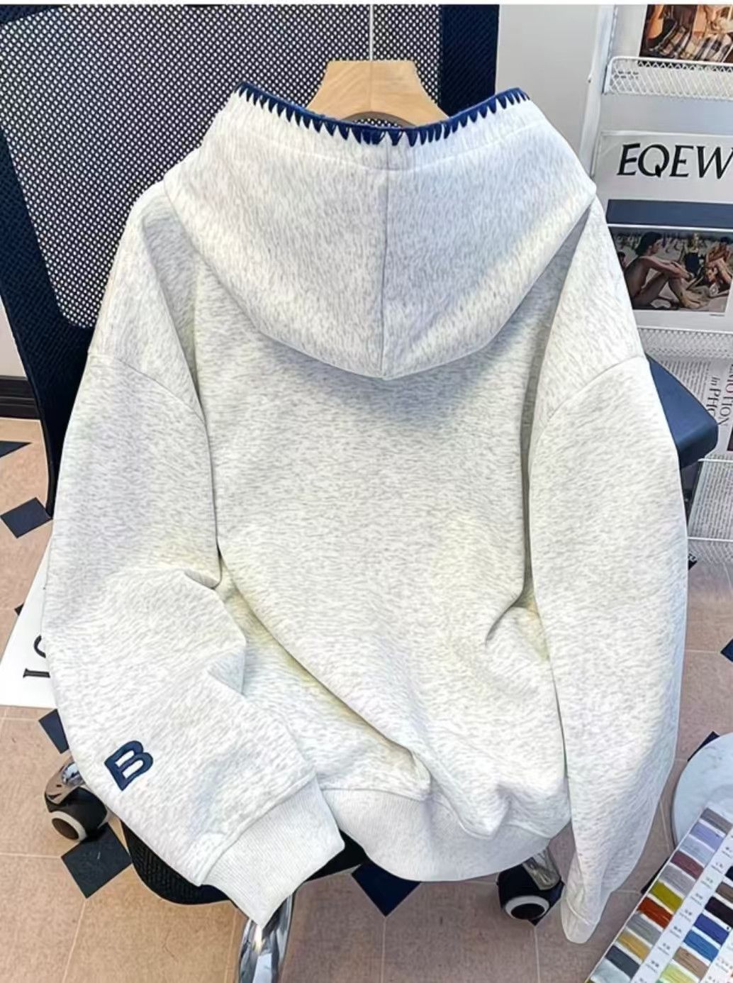 Vintage White Graphic Oversized Hoodie Size US M / EU 48-50 / 2 - 3 Thumbnail