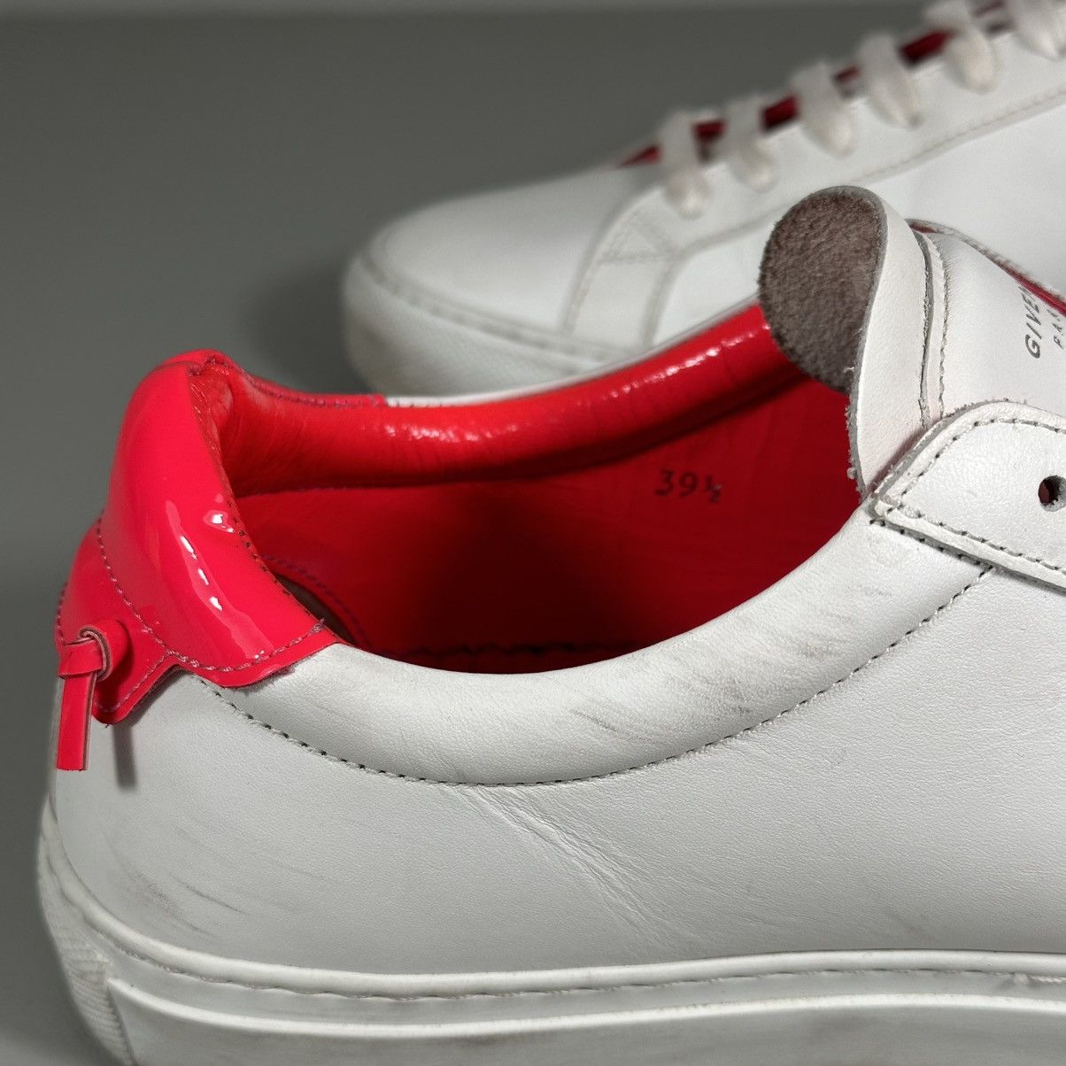Givenchy Givenchy White / Fuchsia Leather Urban Knot Low Top Sneakers Size US 9.5 / IT 39.5 - 6 Thumbnail