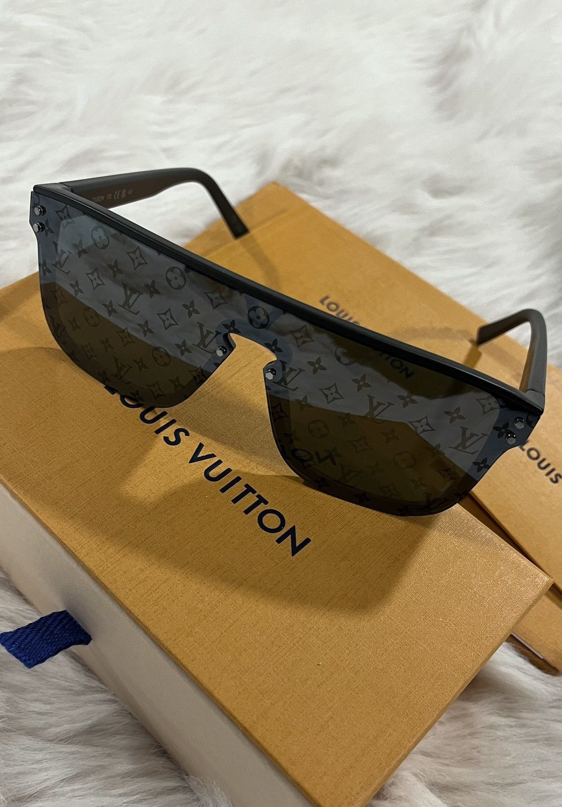 Louis Vuitton Louis Vuitton LV Waimea Sunglasses Size ONE SIZE - 7 Thumbnail