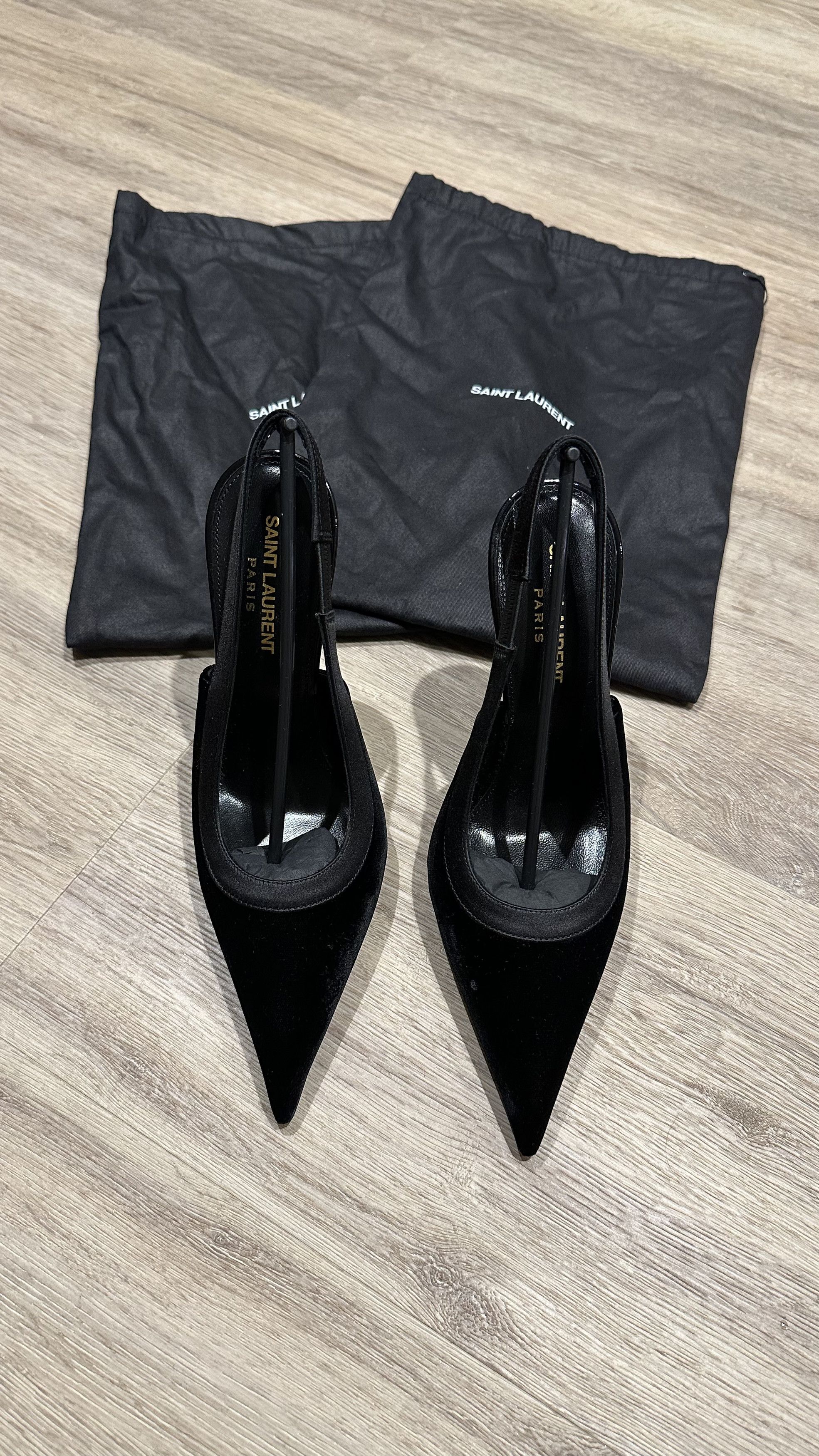 Saint Laurent Paris Saint Laurent Victoire Slingback Pumps in Velvet Size US 7 / IT 37 - 1 Thumbnail