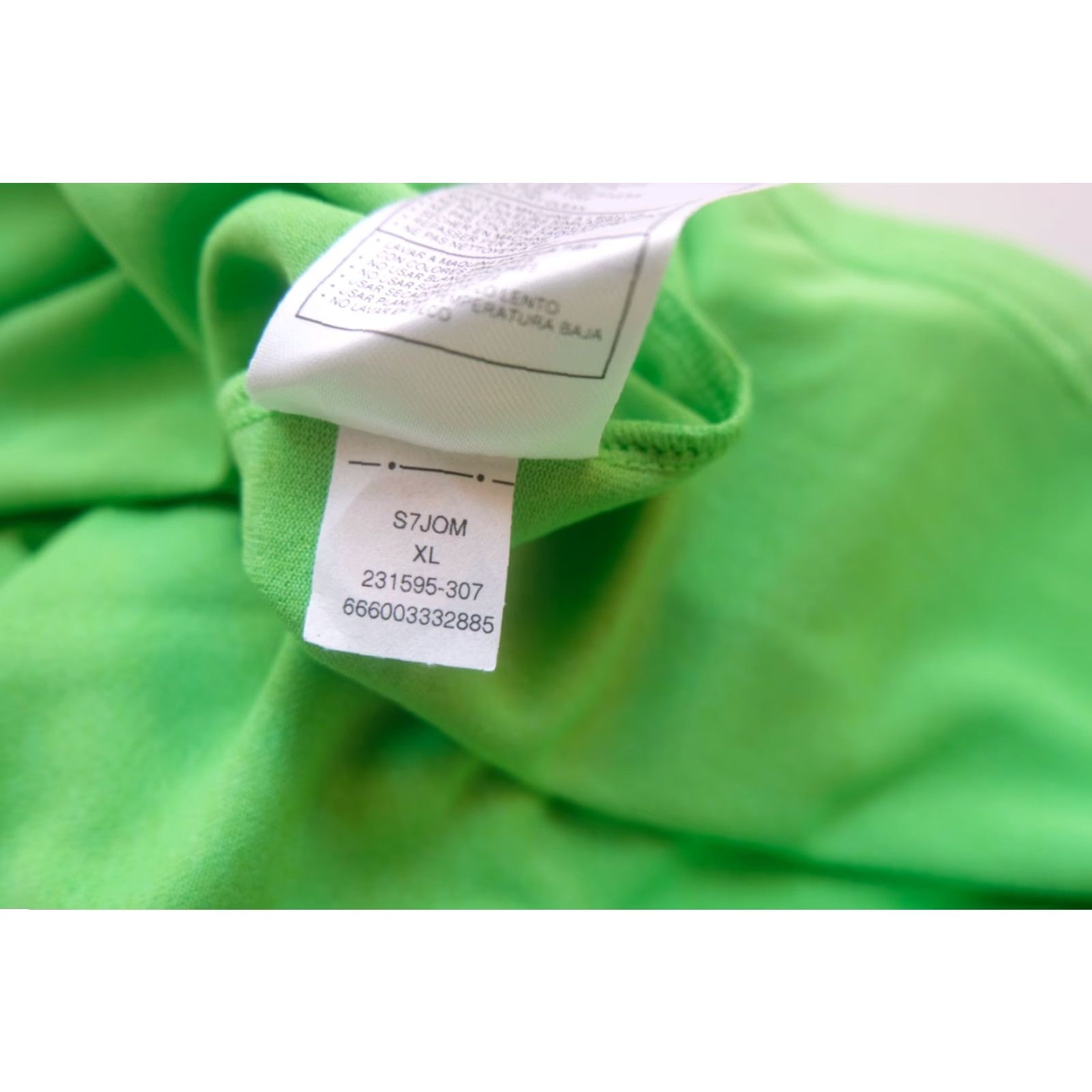 Nike VINTAGE Nike T-Shirt XL Green 2007 Volt Dri-FIT Retro 90s Y2K Mini Swoosh Crew Neck Shirt Mens Size US XL / EU 56 / 4 - 7 Thumbnail
