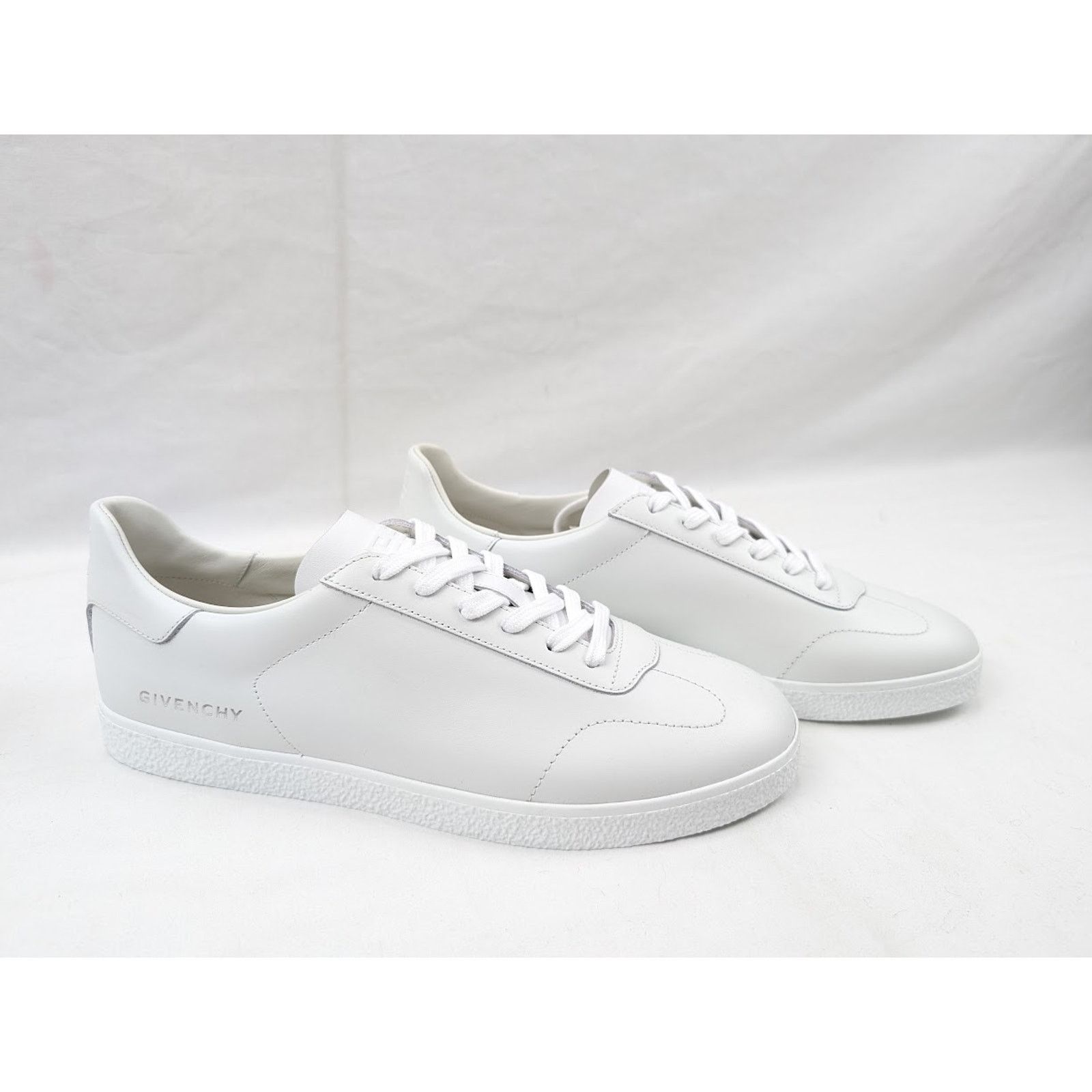 Givenchy o1rshd1 Low-Top Sneakers in White Size US 12 / EU 45 - 12 Thumbnail