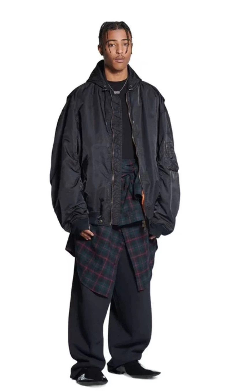 Balenciaga Balenciaga 3B Embroidered nylon Bomber coat Size US M / EU 48-50 / 2 - 6 Thumbnail