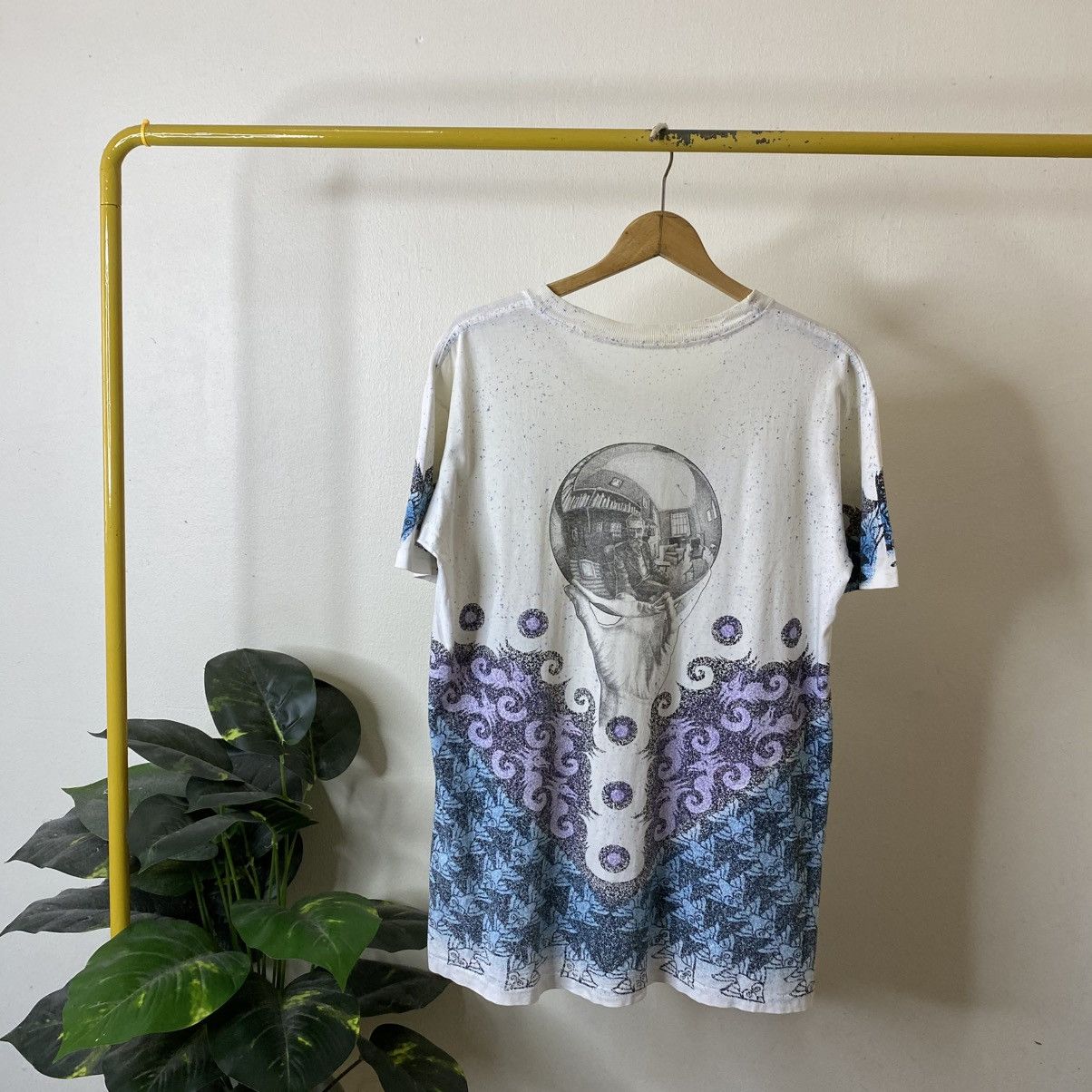 Vintage Vintage 90s M.C. Escher Andazia all-over print Art T shirt Size US L / EU 52-54 / 3 - 5 Thumbnail