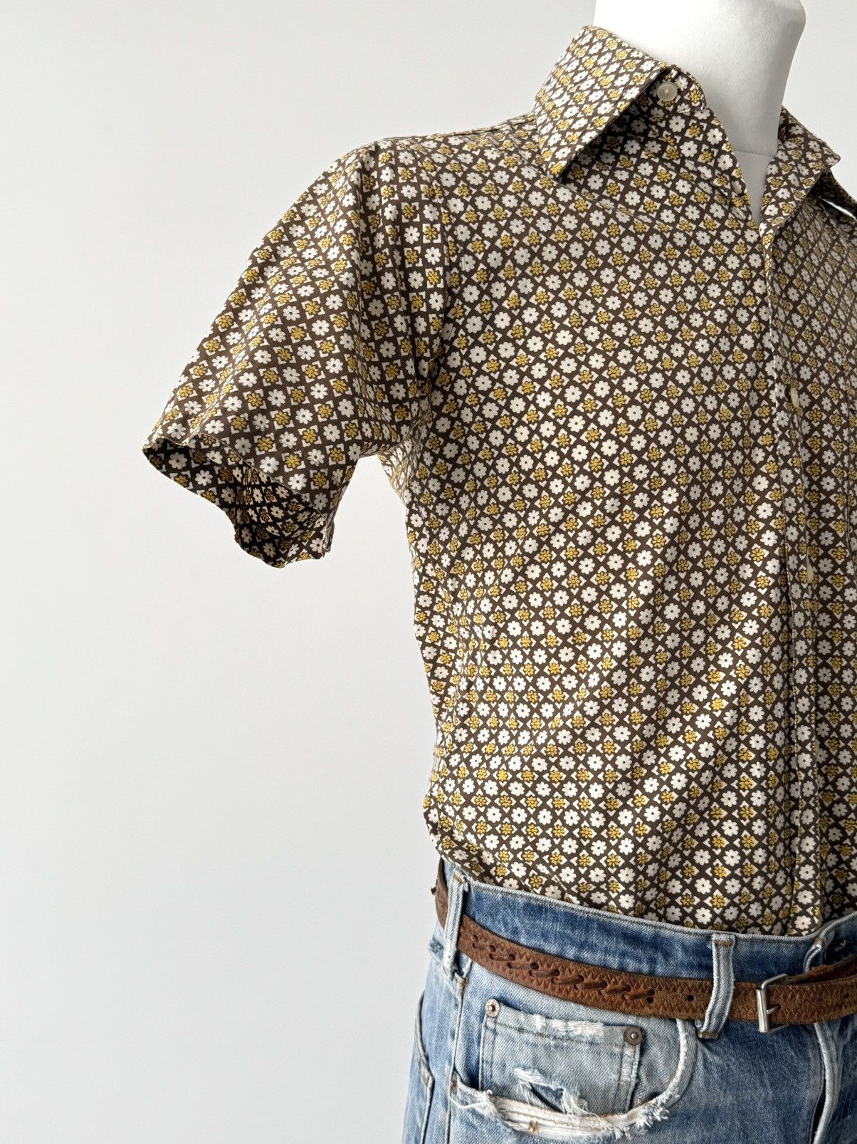 Vintage ≈1940s Vintage European Hawaiian Style Flowers Button Shirt Size US M / EU 48-50 / 2 - 6 Thumbnail