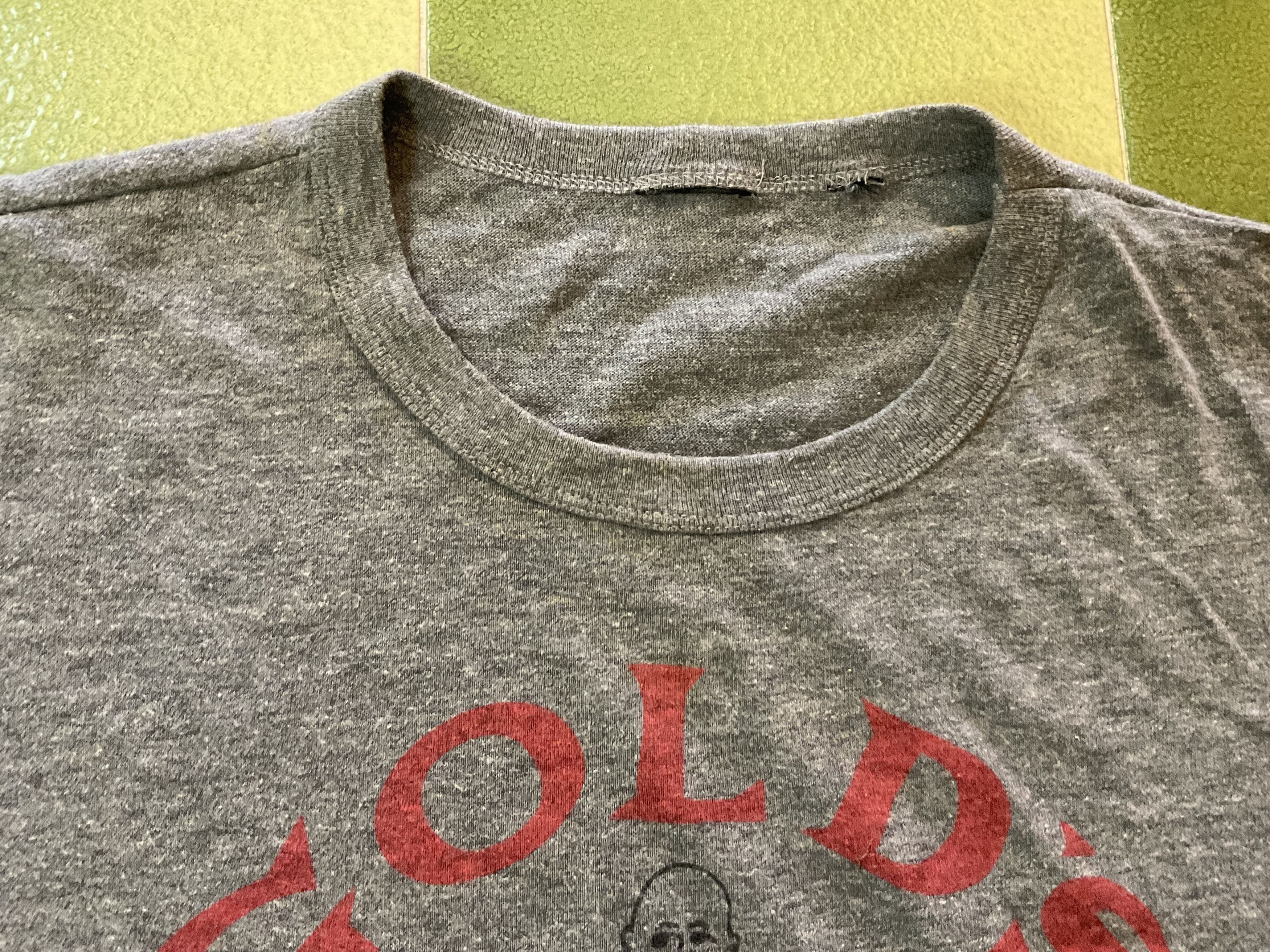 Vintage 90s Gold’s Gym T-Shirt Fits L-XL Adult Soft & Thin