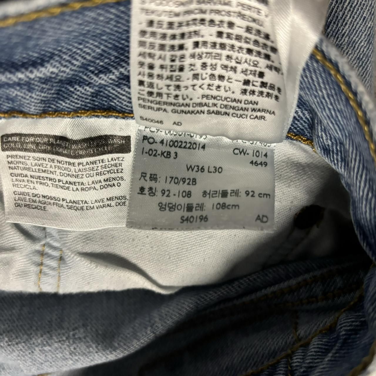 Levi's × Vintage Crazy Vintage Y2K/2000s Light Wash Levi’s 501 Essential Denim Jeans! Size US 36 / EU 52 - 8 Thumbnail