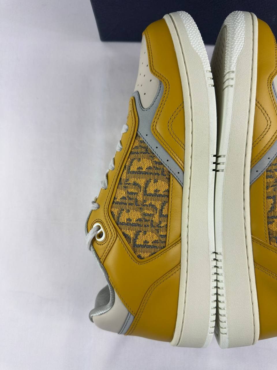 Dior Dior B27 Low 'Dior Oblique' Gold-Tone White Grey Size US 11 / EU 44 - 12 Thumbnail